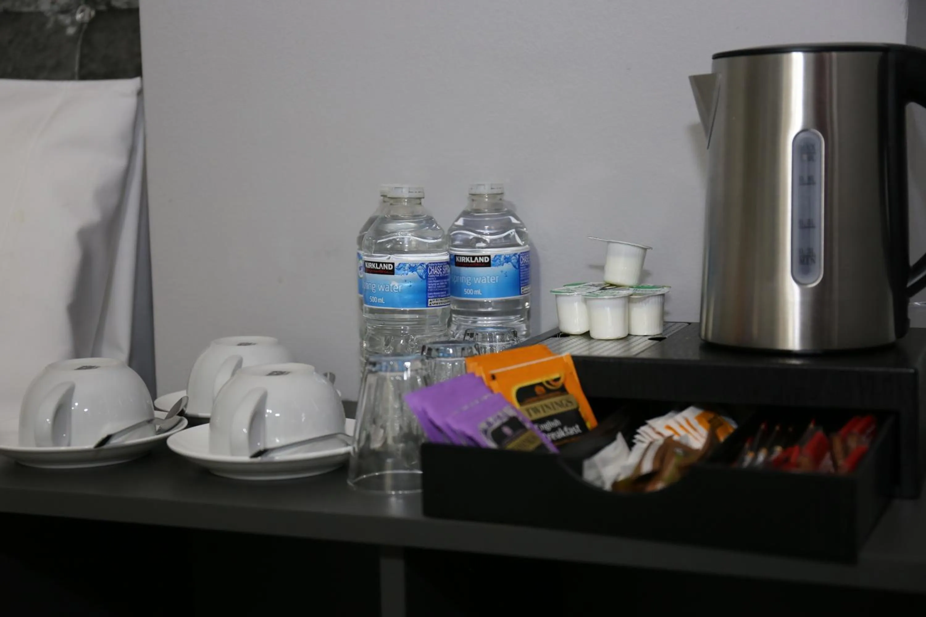 Coffee/tea facilities in Elstree Inn