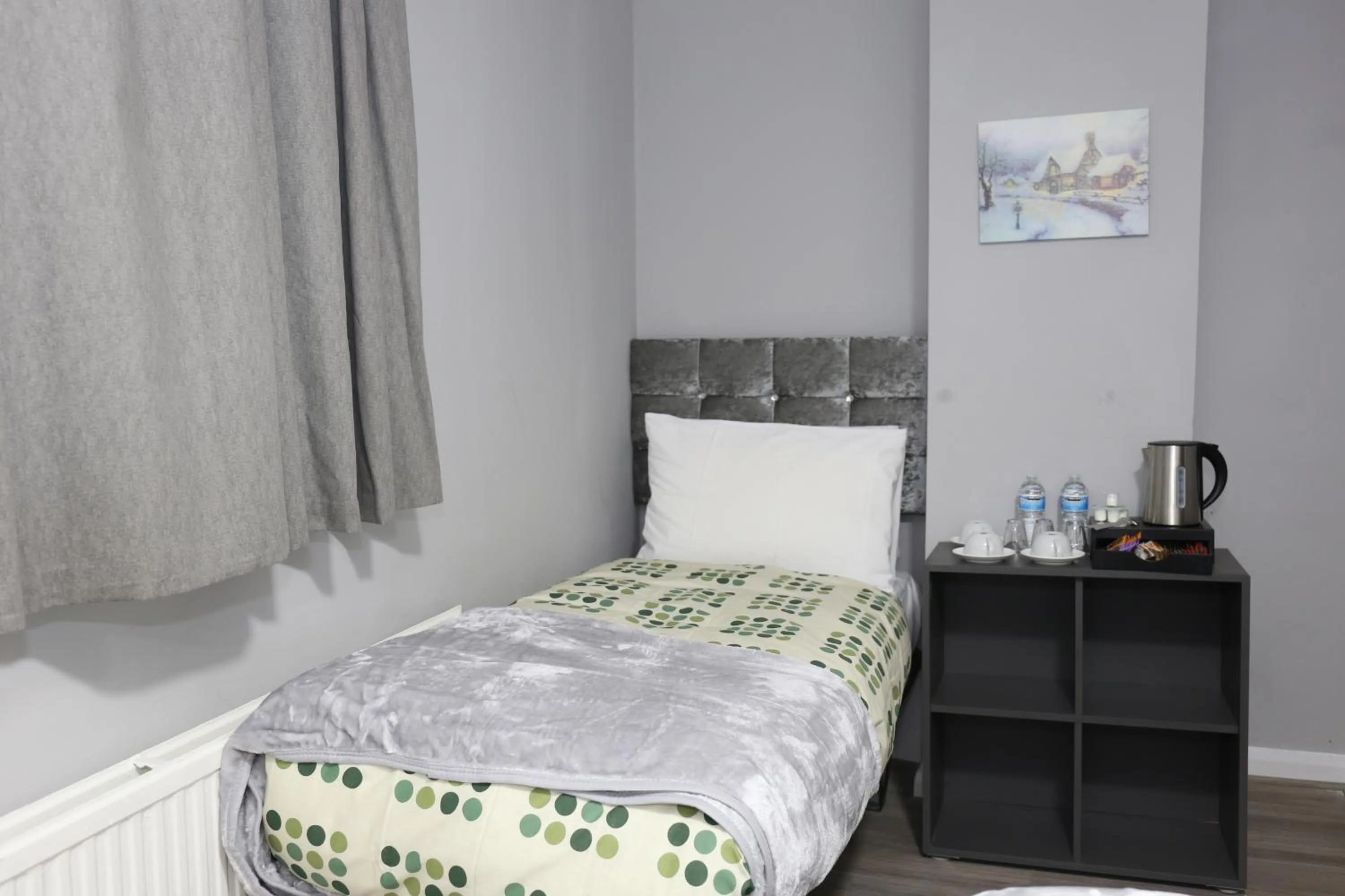 Bedroom, Bed in Elstree Inn