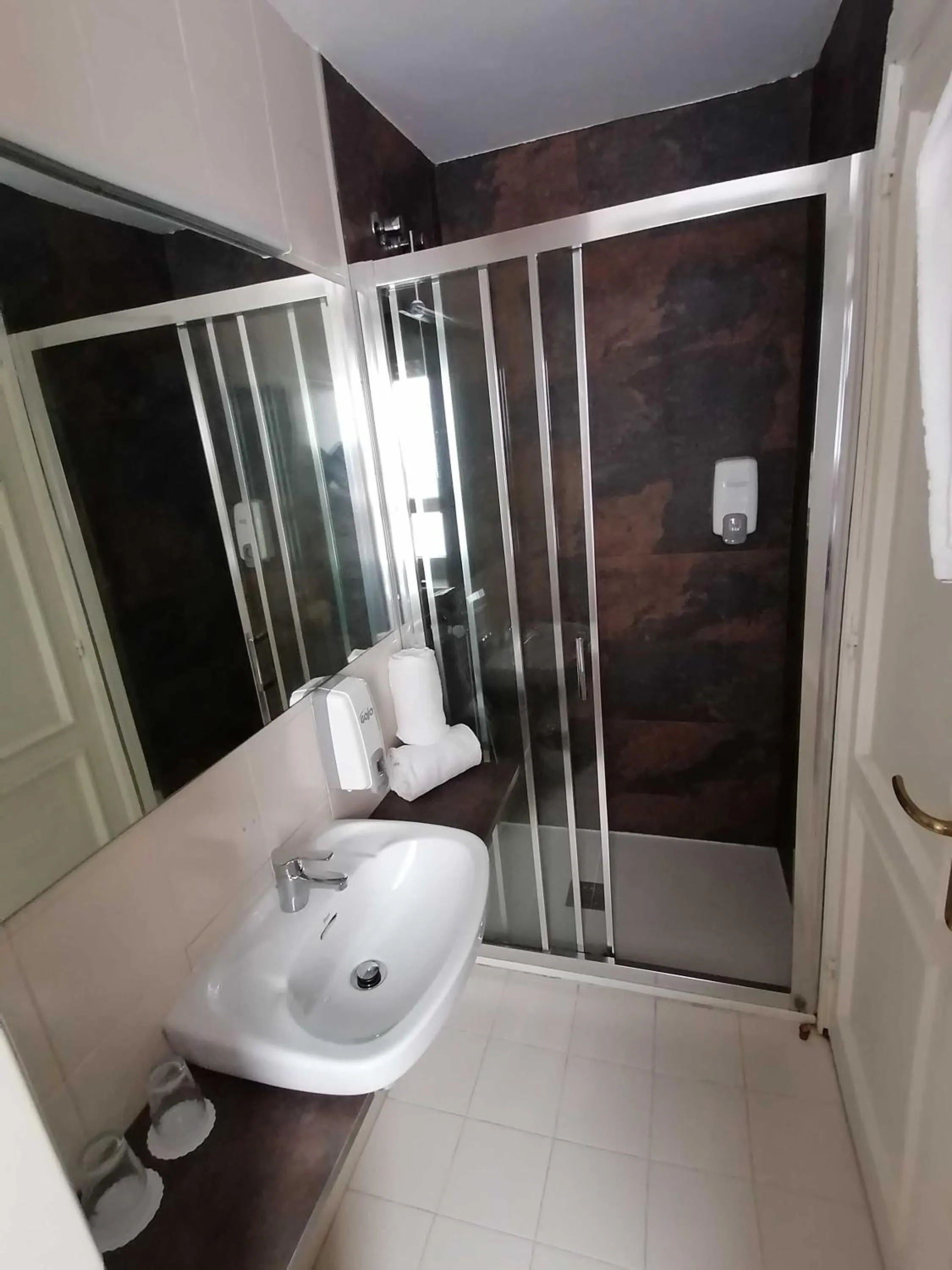 Bathroom in Hotel Miño