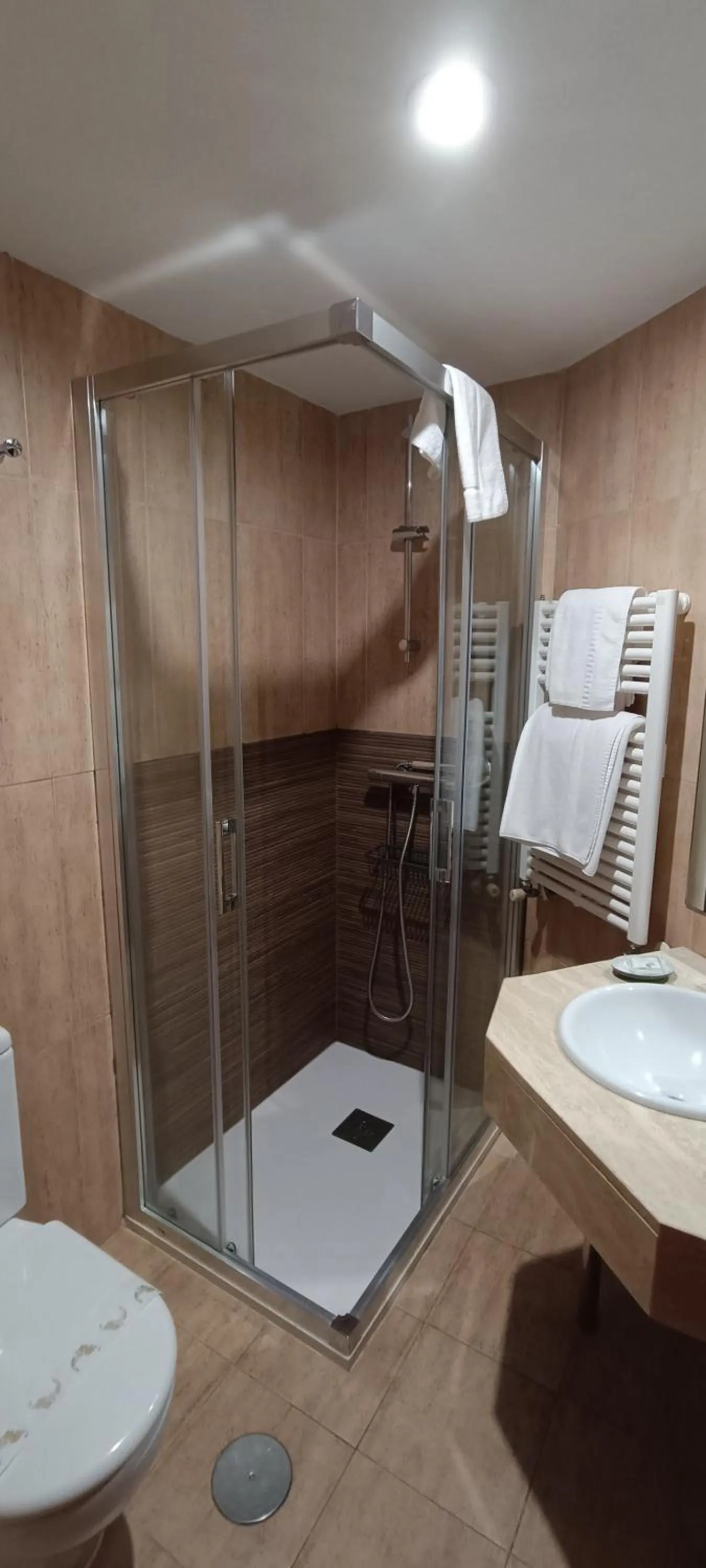 Shower in Hotel Santa Isabel