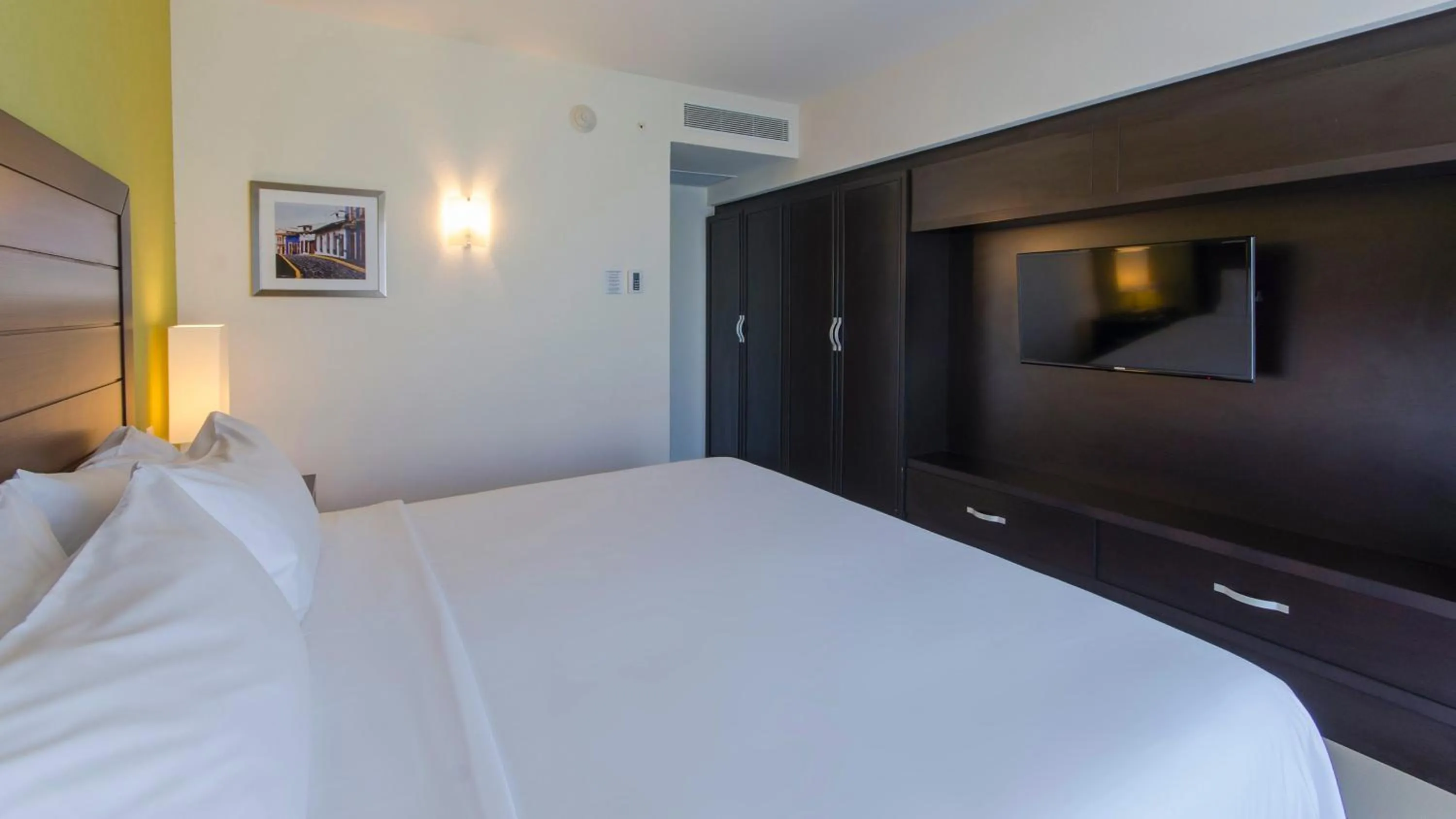 Bedroom, Bed in Holiday Inn Express Xalapa by IHG