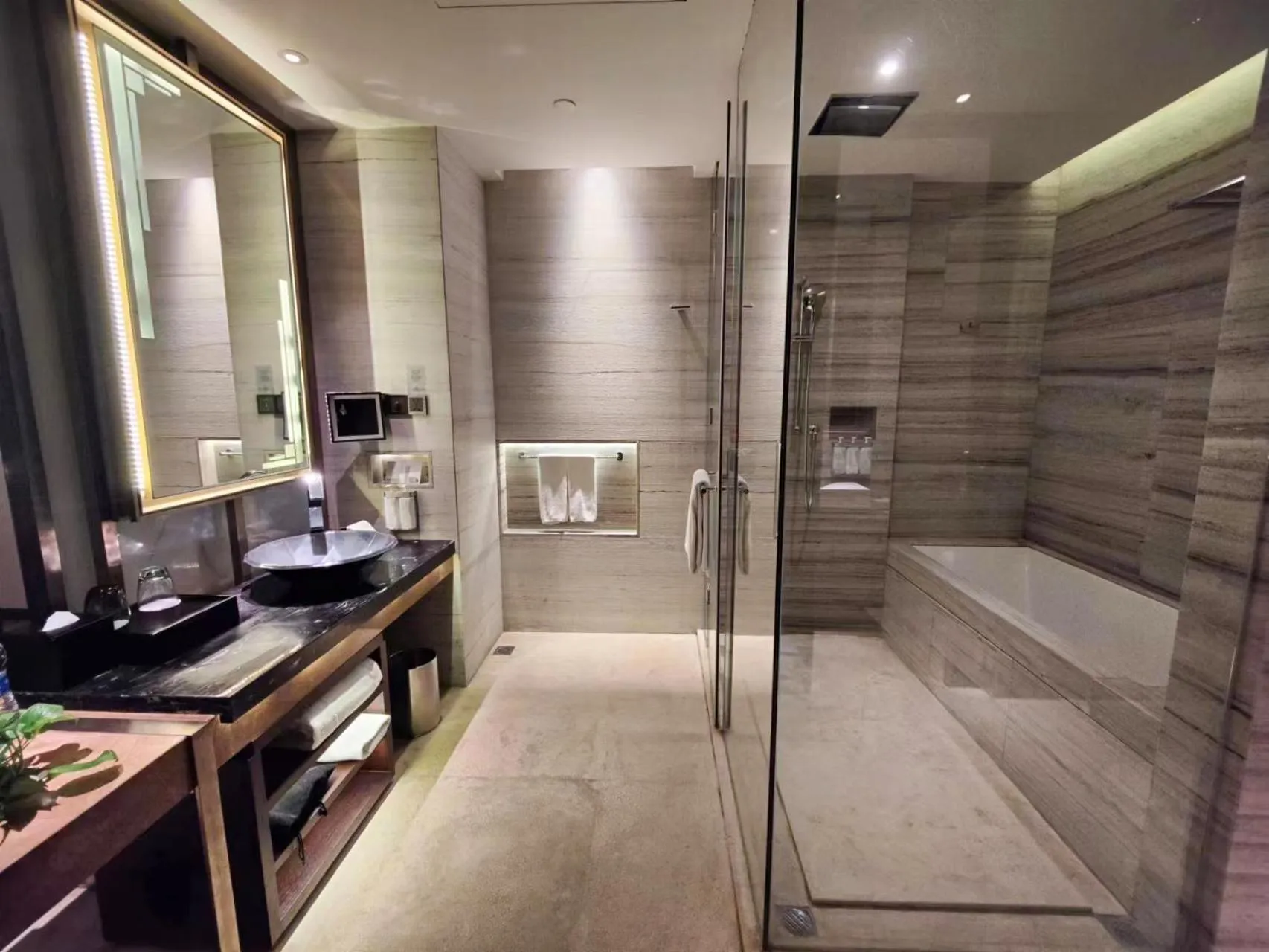 Bathroom in HUALUXE Hotels & Resorts Nanchang High-Tech Zone, an IHG Hotel
