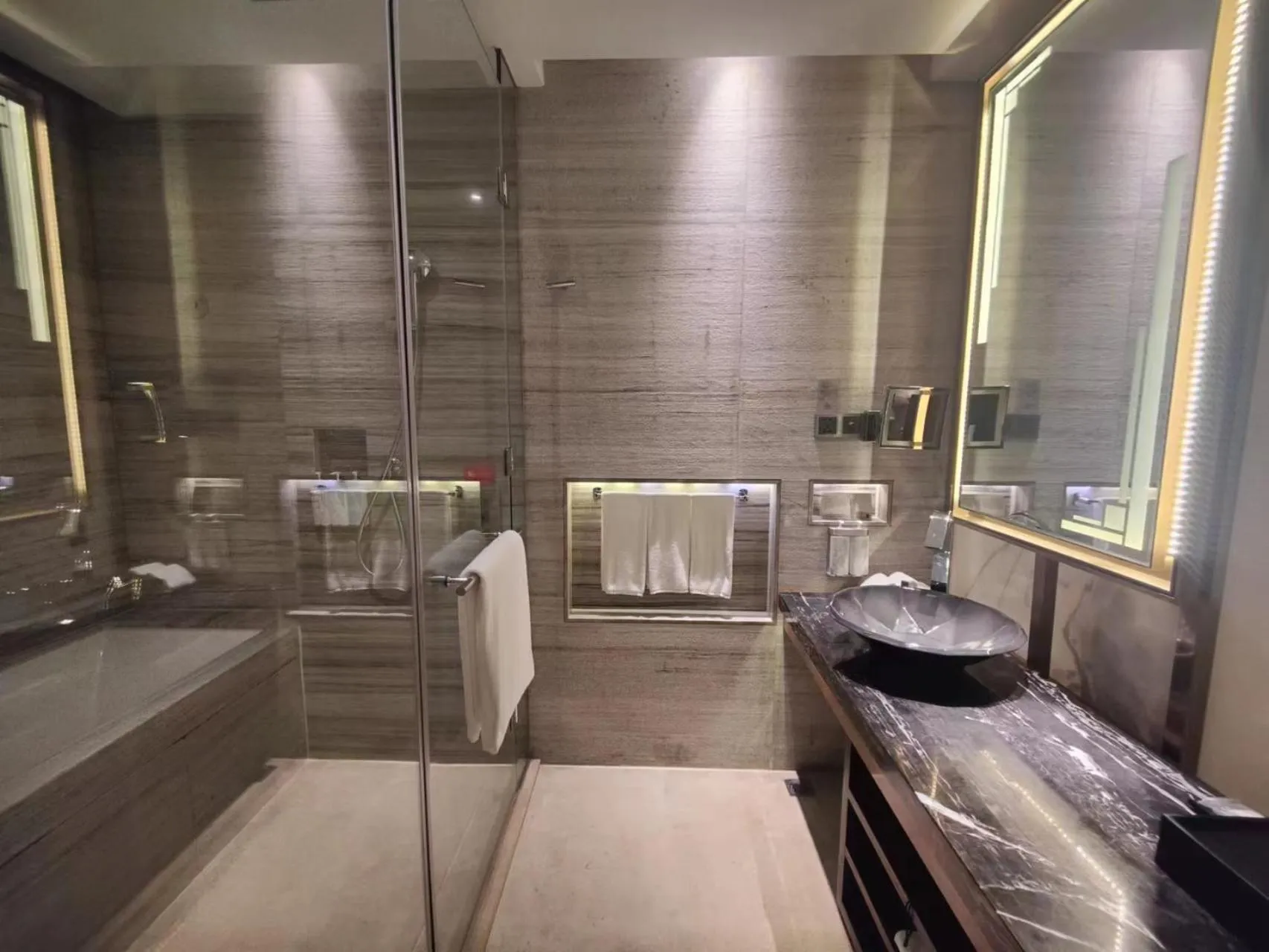 Bathroom in HUALUXE Hotels & Resorts Nanchang High-Tech Zone, an IHG Hotel