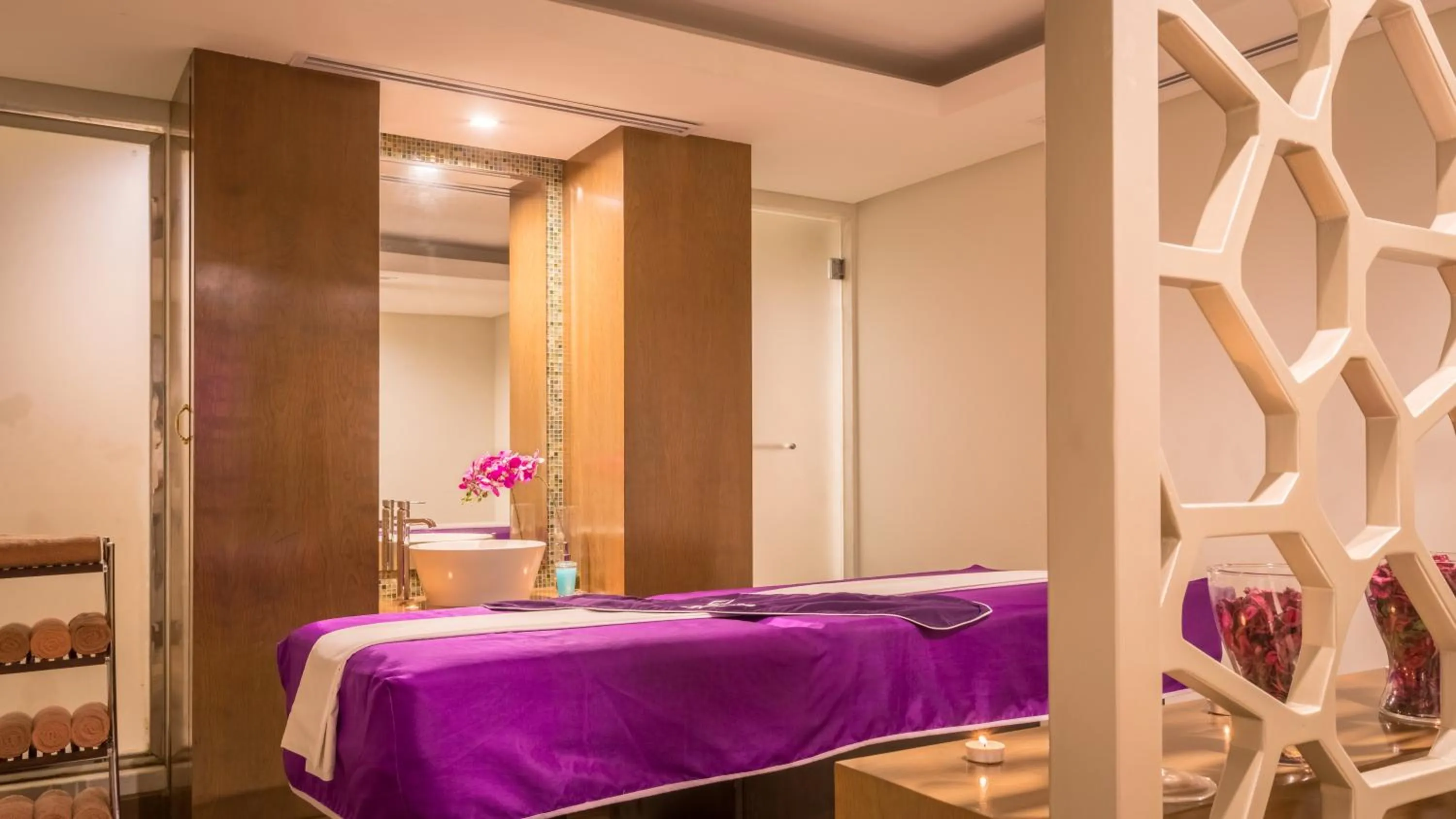 Spa and wellness centre/facilities, Bed in Holiday Inn Jeddah Gateway by IHG