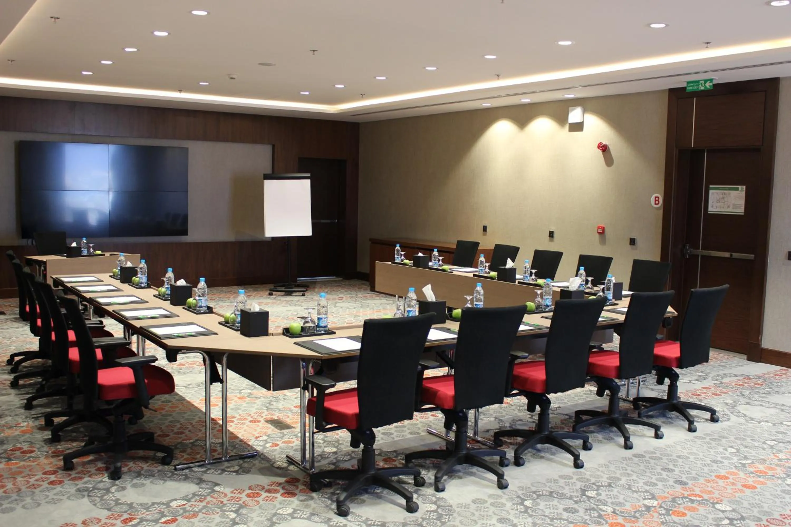 Meeting/conference room in Holiday Inn Jeddah Gateway by IHG