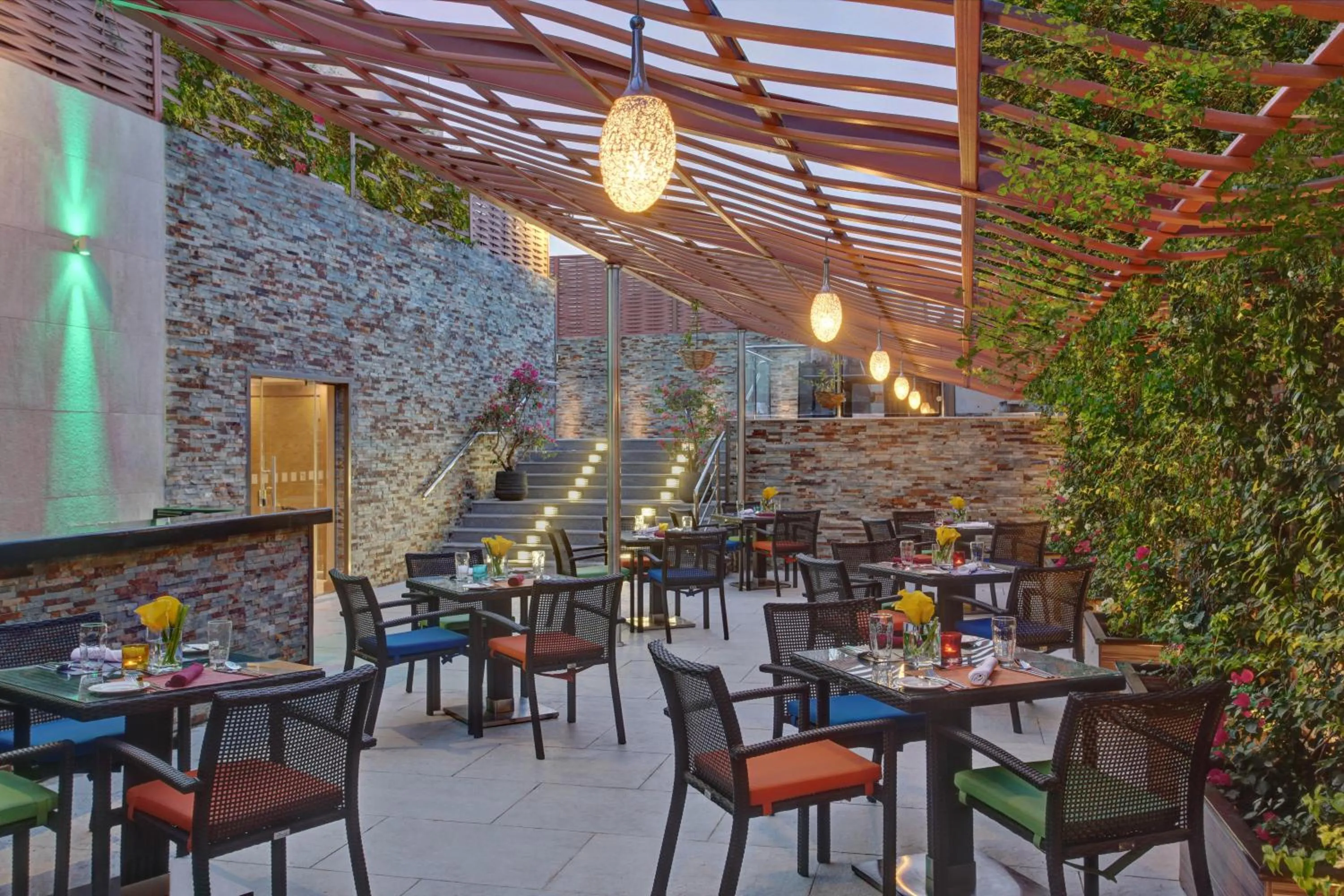 Restaurant/places to eat in Holiday Inn Jeddah Gateway by IHG