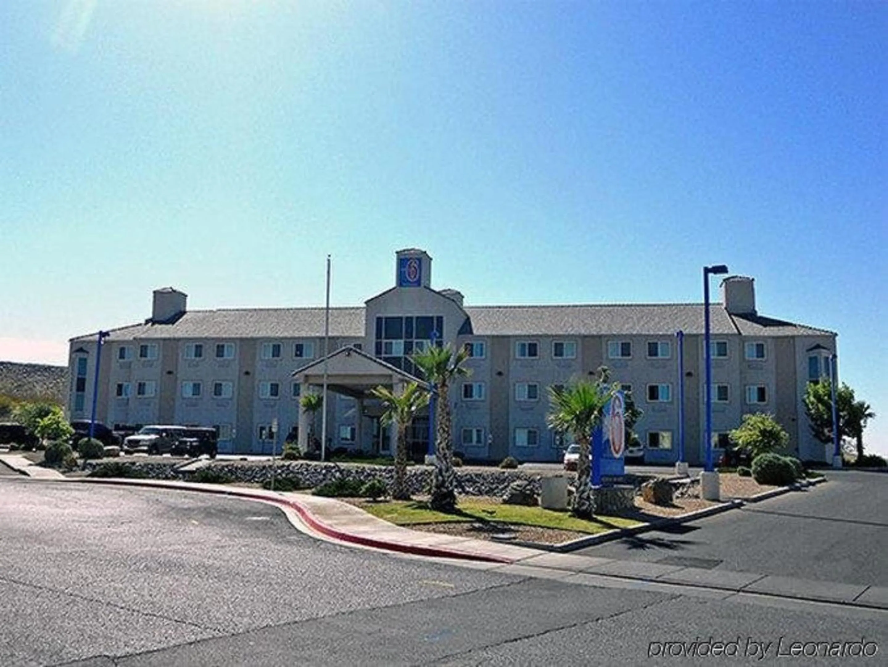 Property building in Studio 6 Las Cruces, NM Telshor