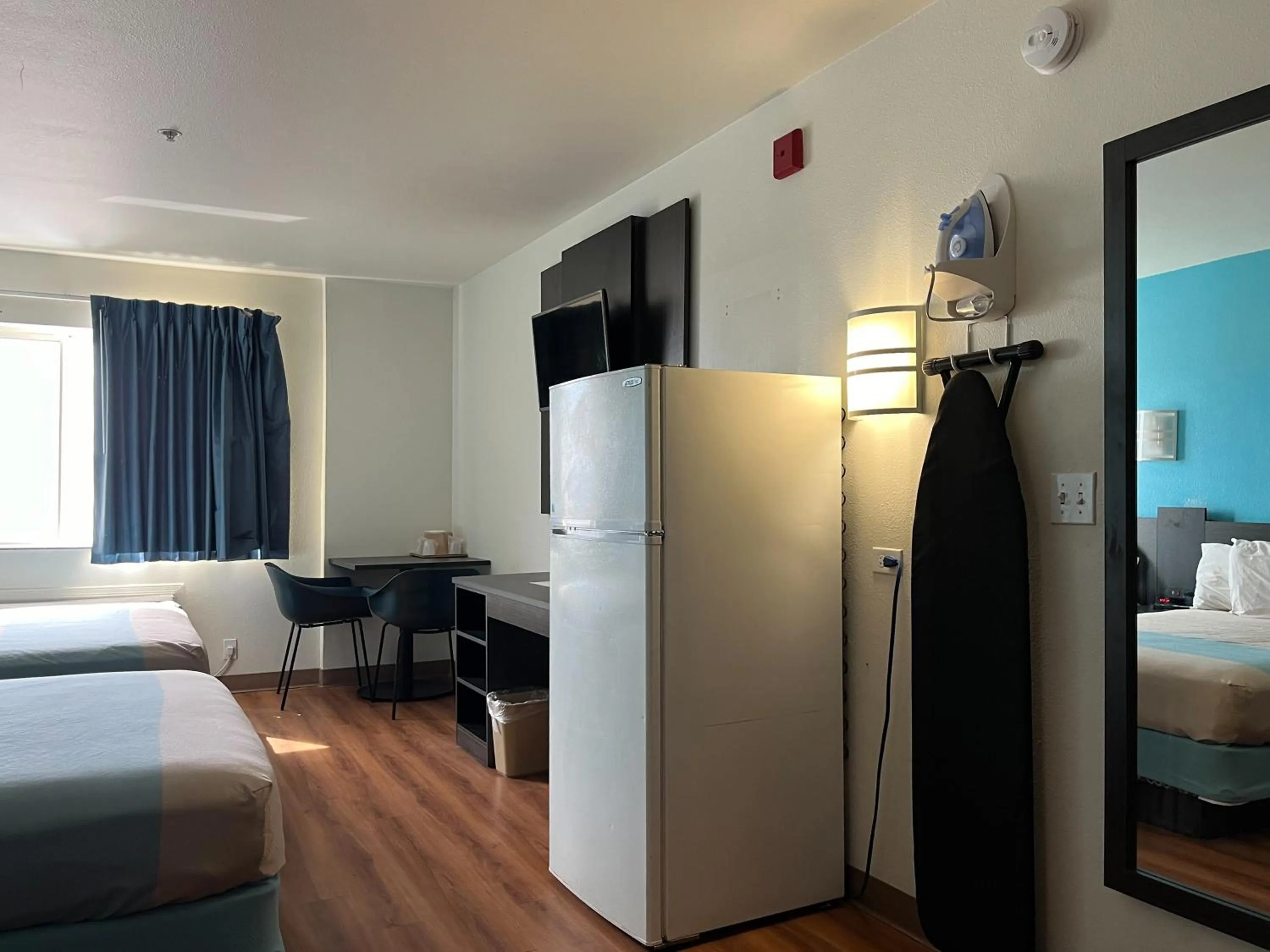 Bedroom, Bed in Studio 6 Las Cruces, NM Telshor