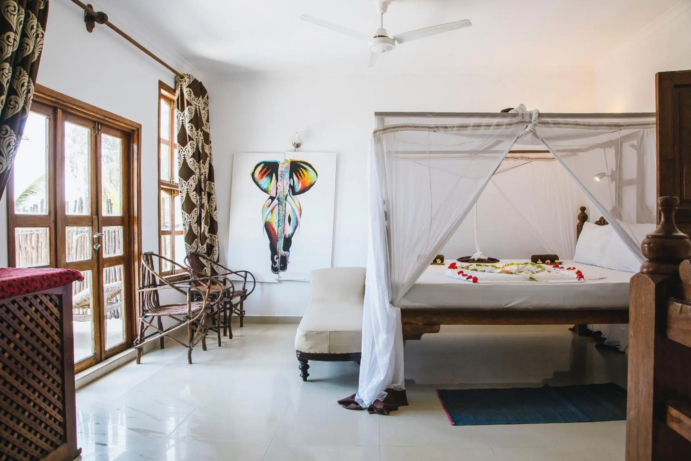 Moonshine Uroa Boutique Hotel