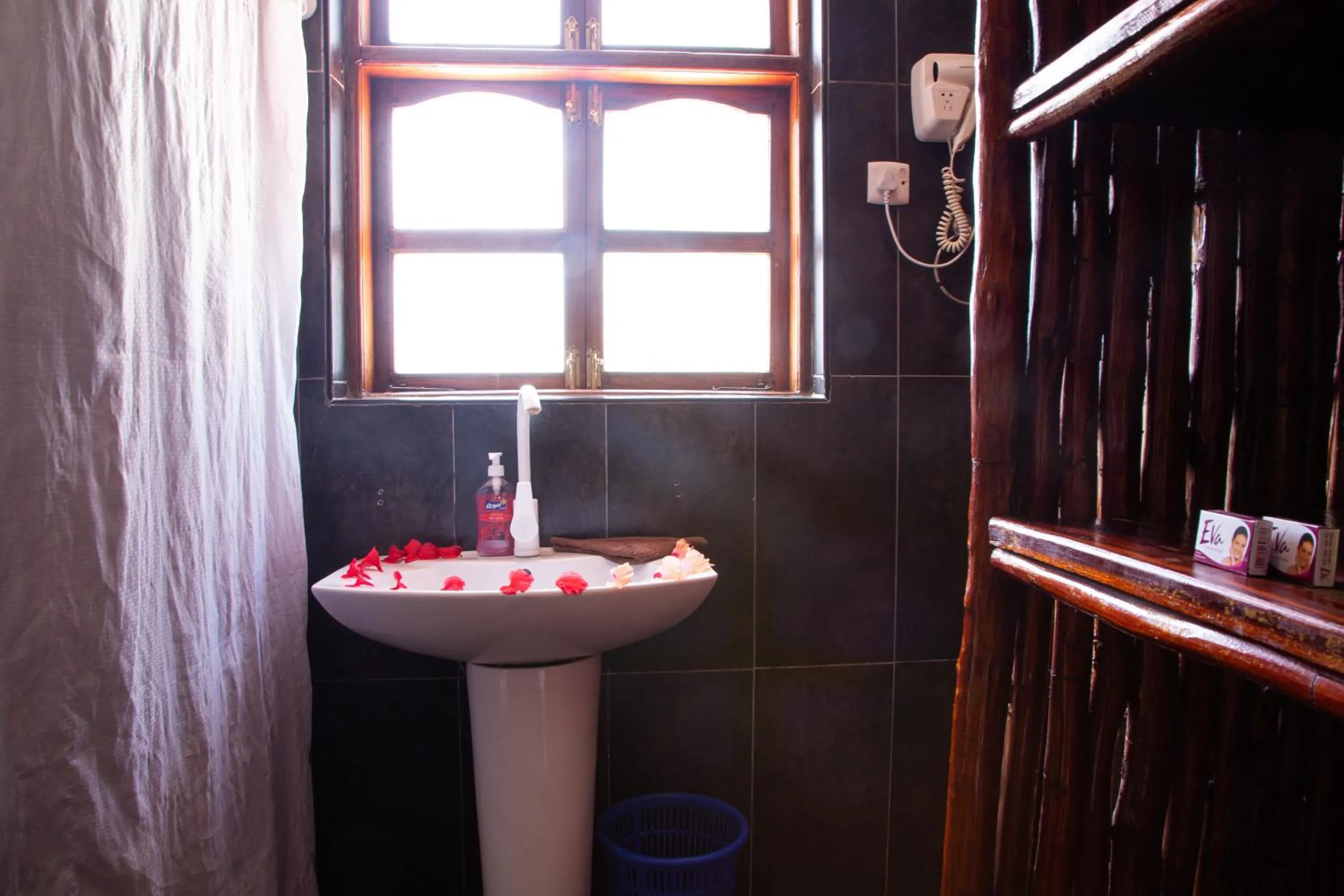 Moonshine Uroa Boutique Hotel