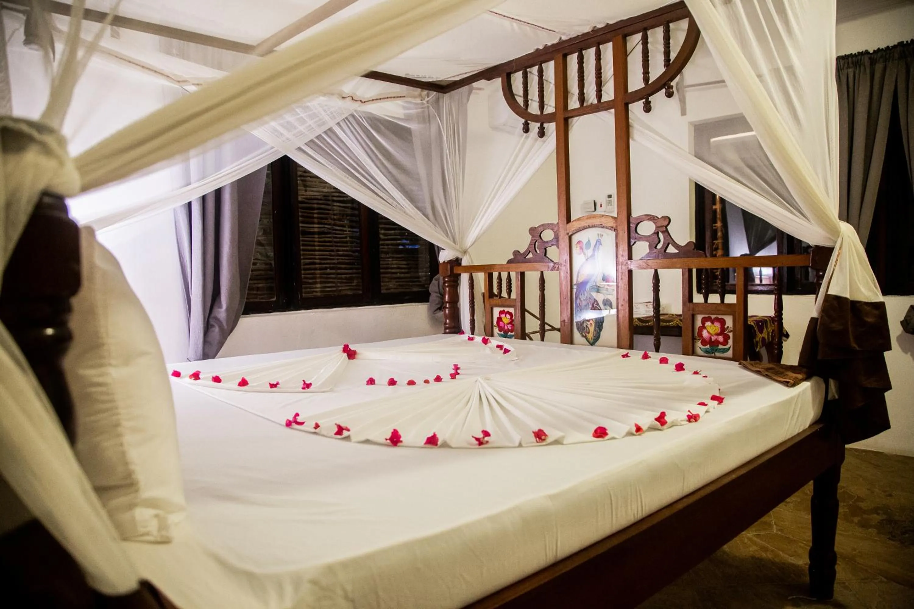 Moonshine Uroa Boutique Hotel