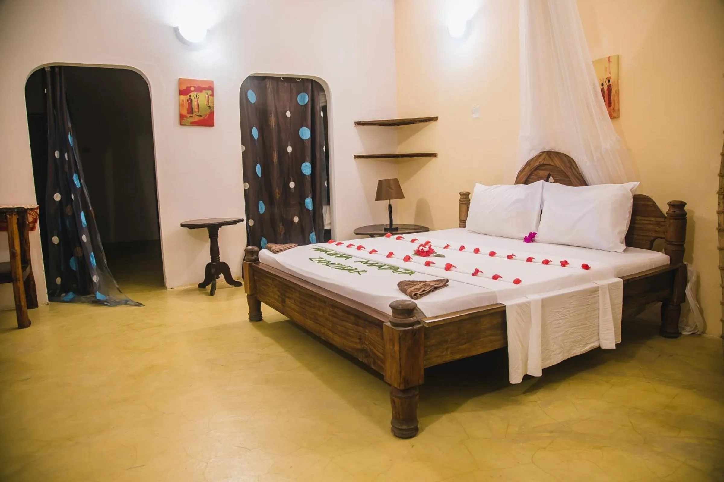 Moonshine Uroa Boutique Hotel