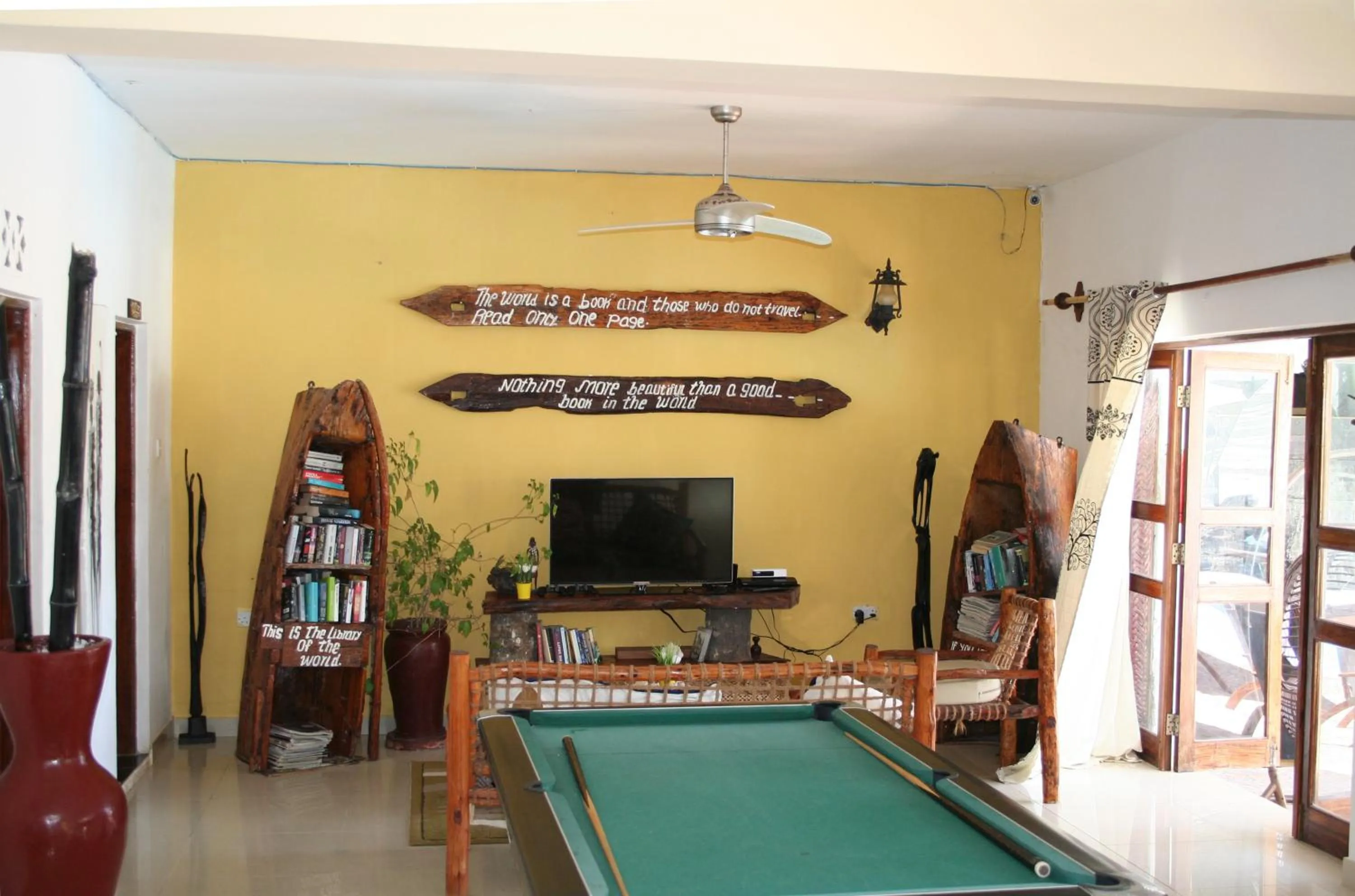 Communal lounge/ TV room in Moonshine Uroa Boutique Hotel