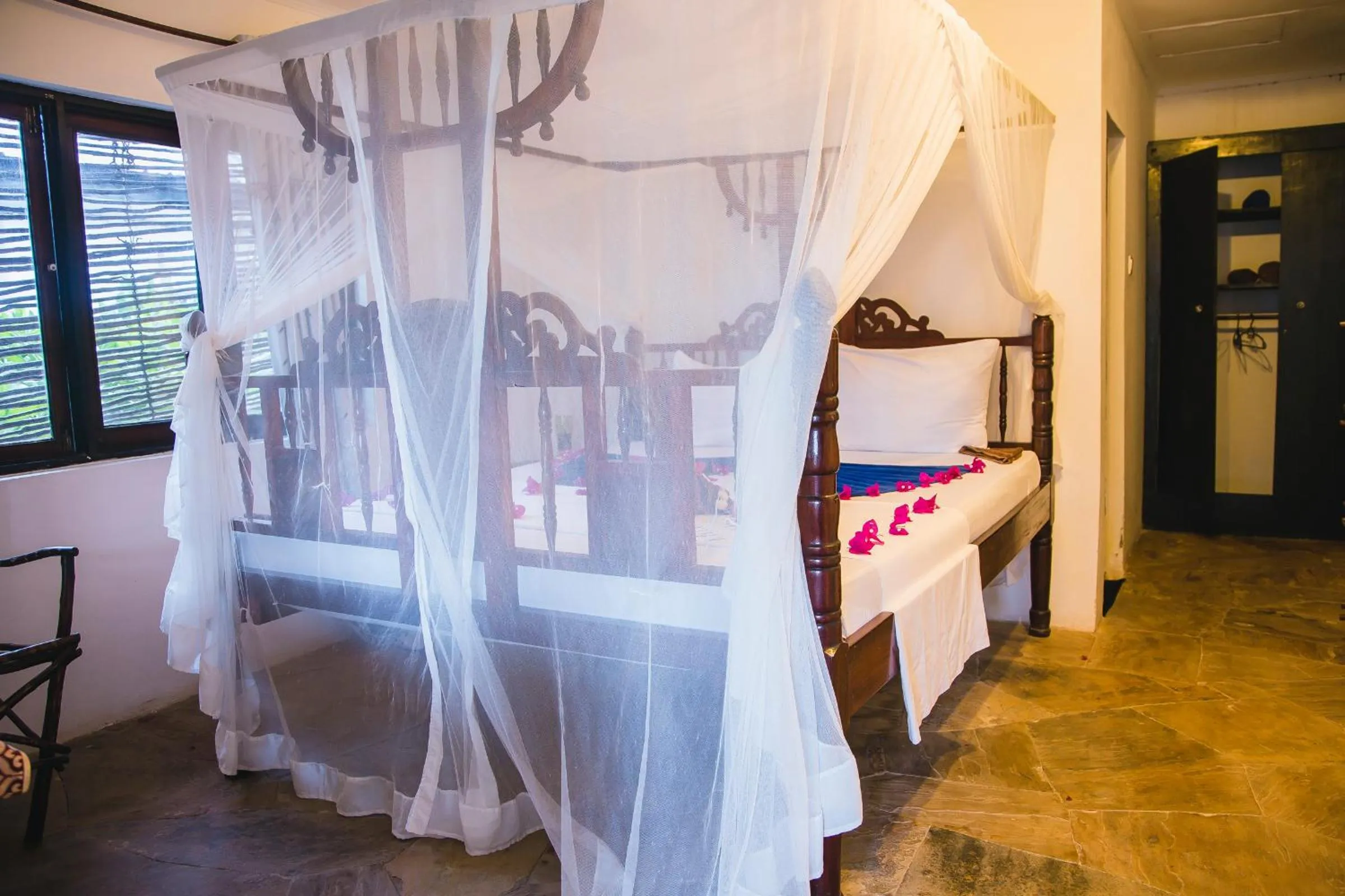 Moonshine Uroa Boutique Hotel