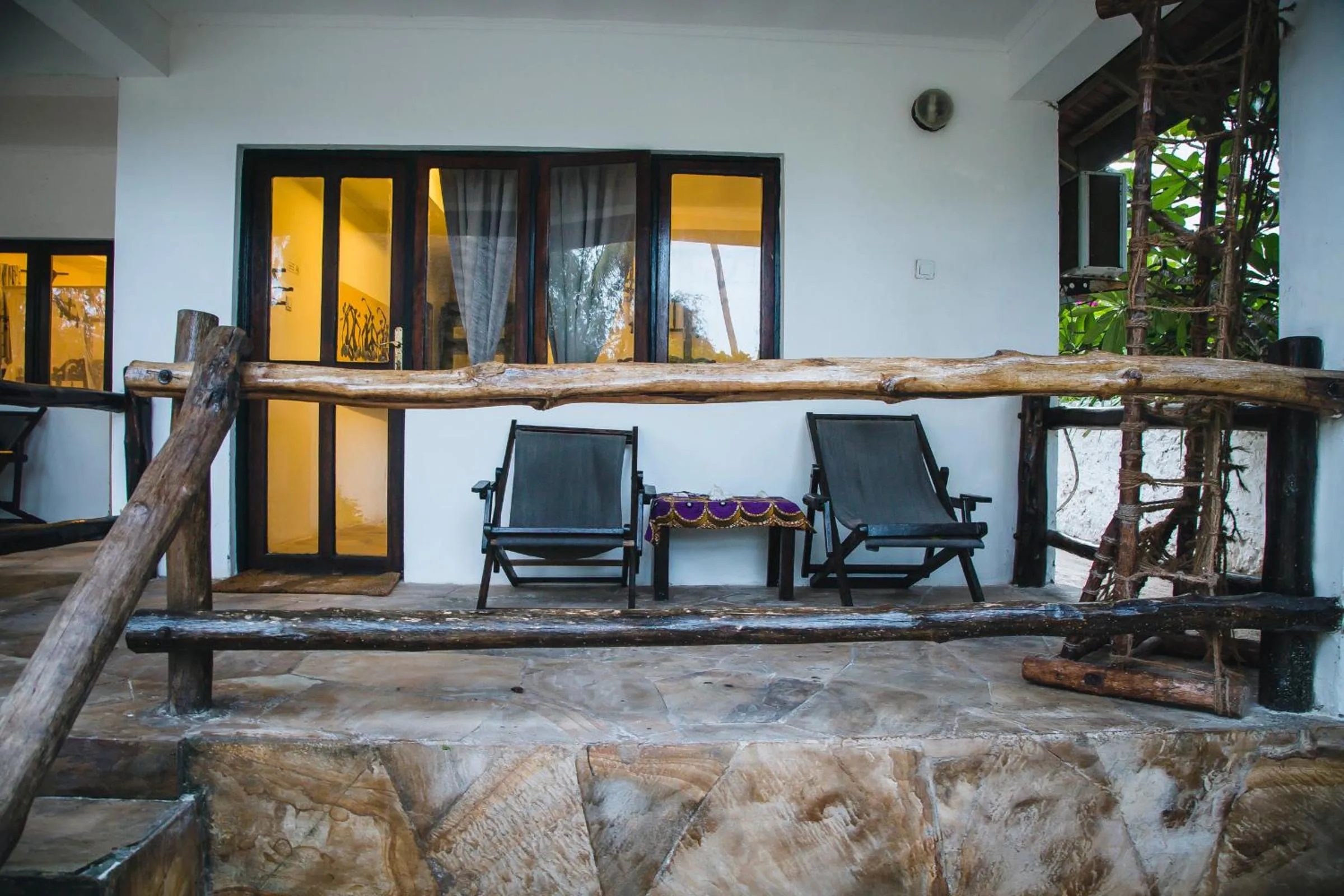 Moonshine Uroa Boutique Hotel