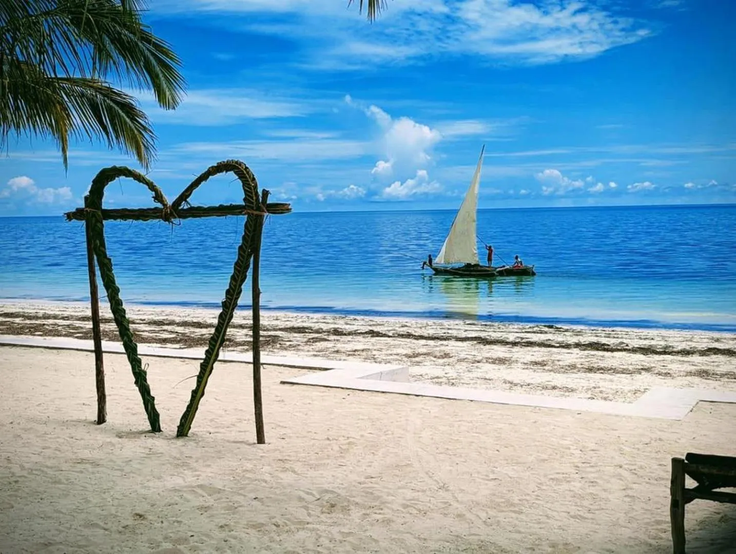 Moonshine Uroa Boutique Hotel