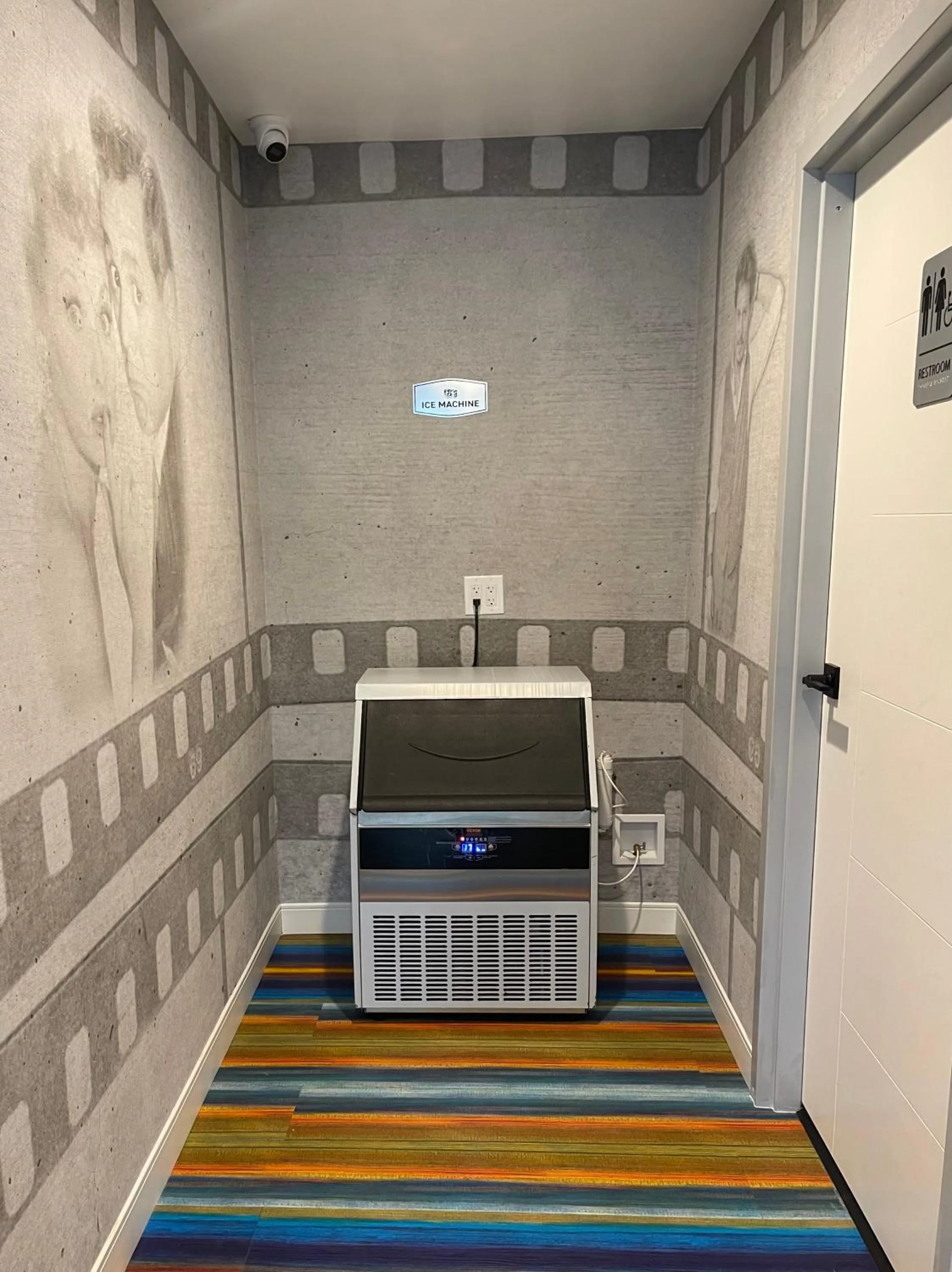 vending machine in Hotel Rudra - Hollywood