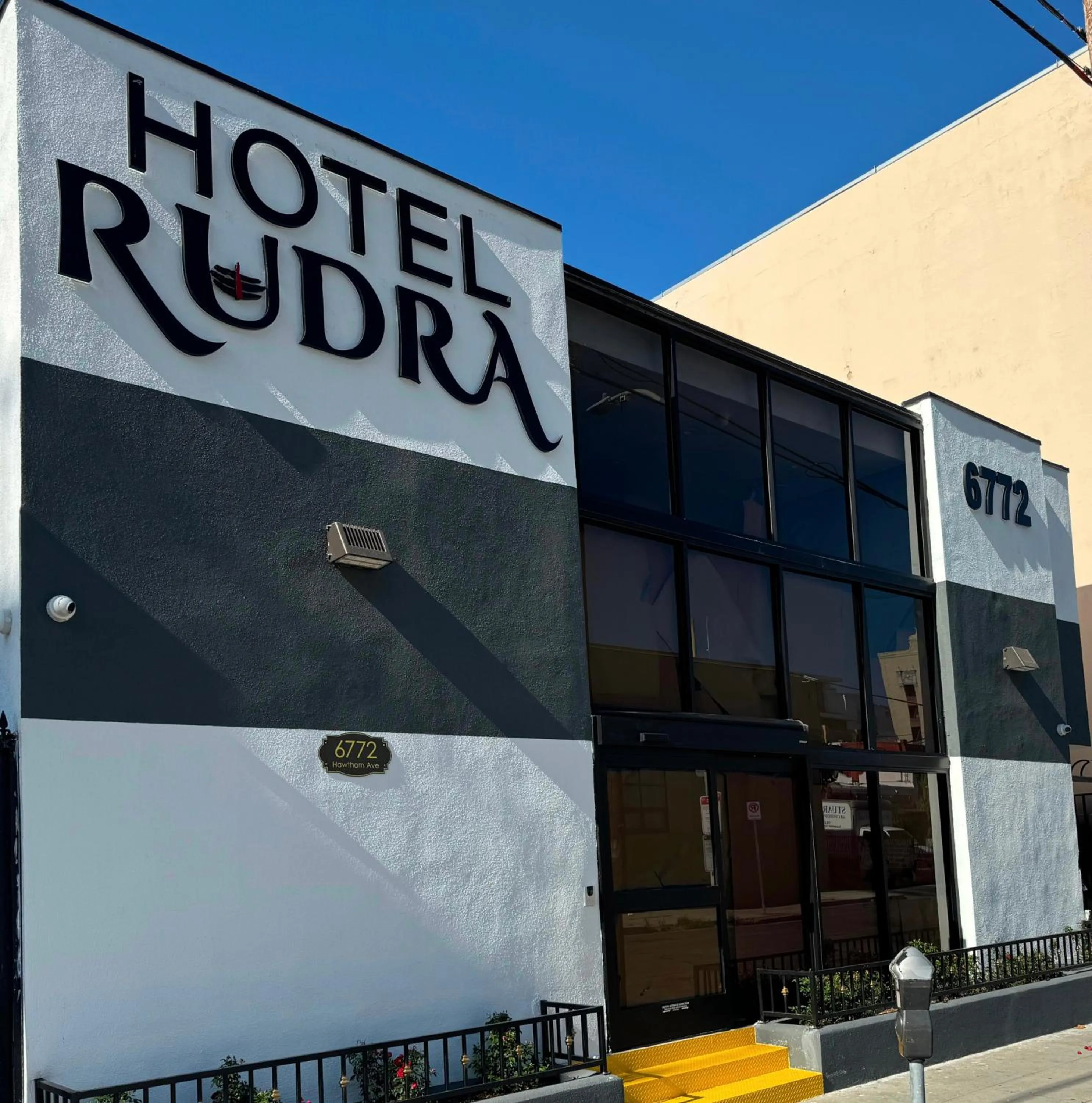 Property building in Hotel Rudra - Hollywood