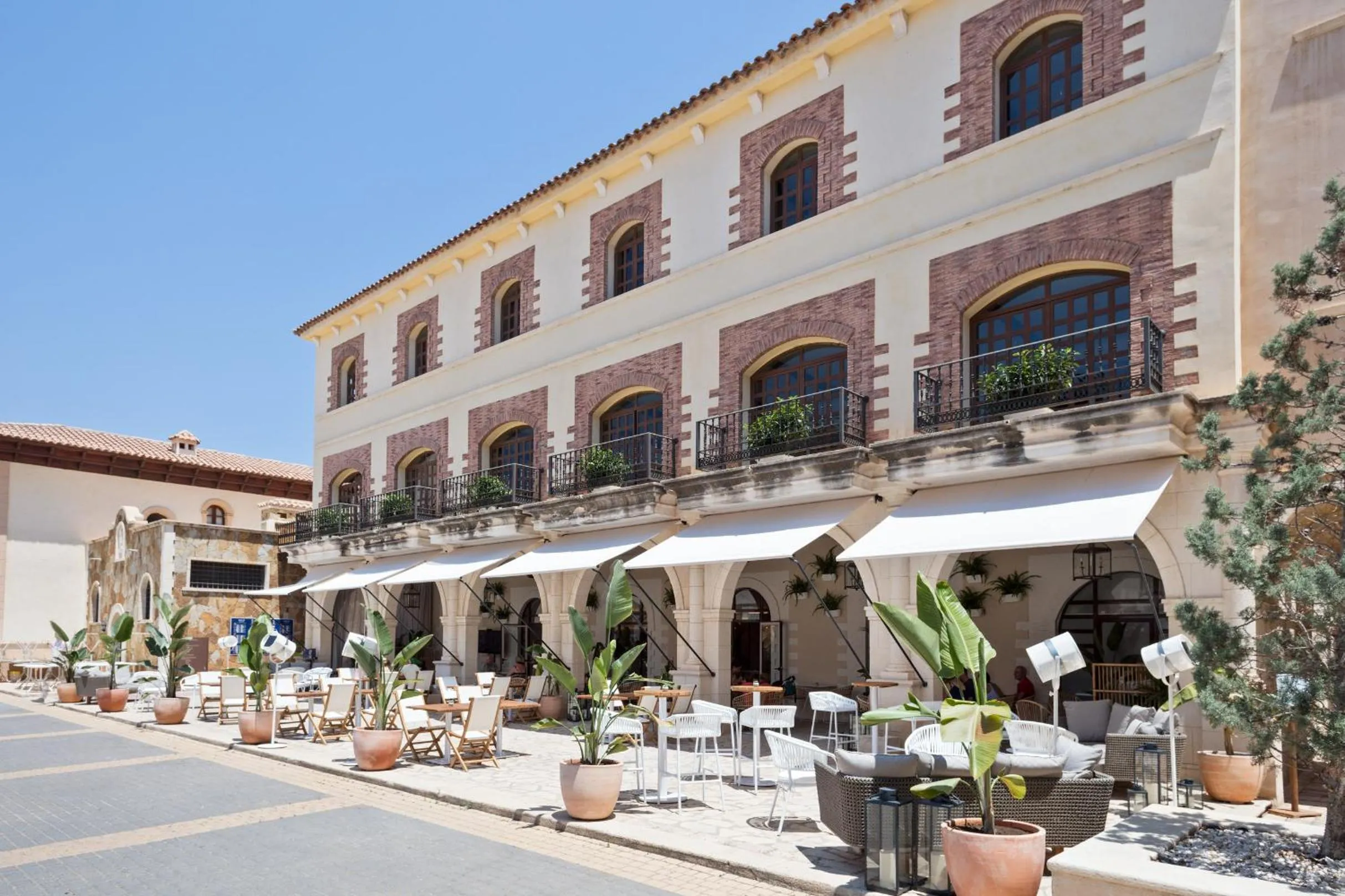 On-site shops in The Level at Meliá Villaitana
