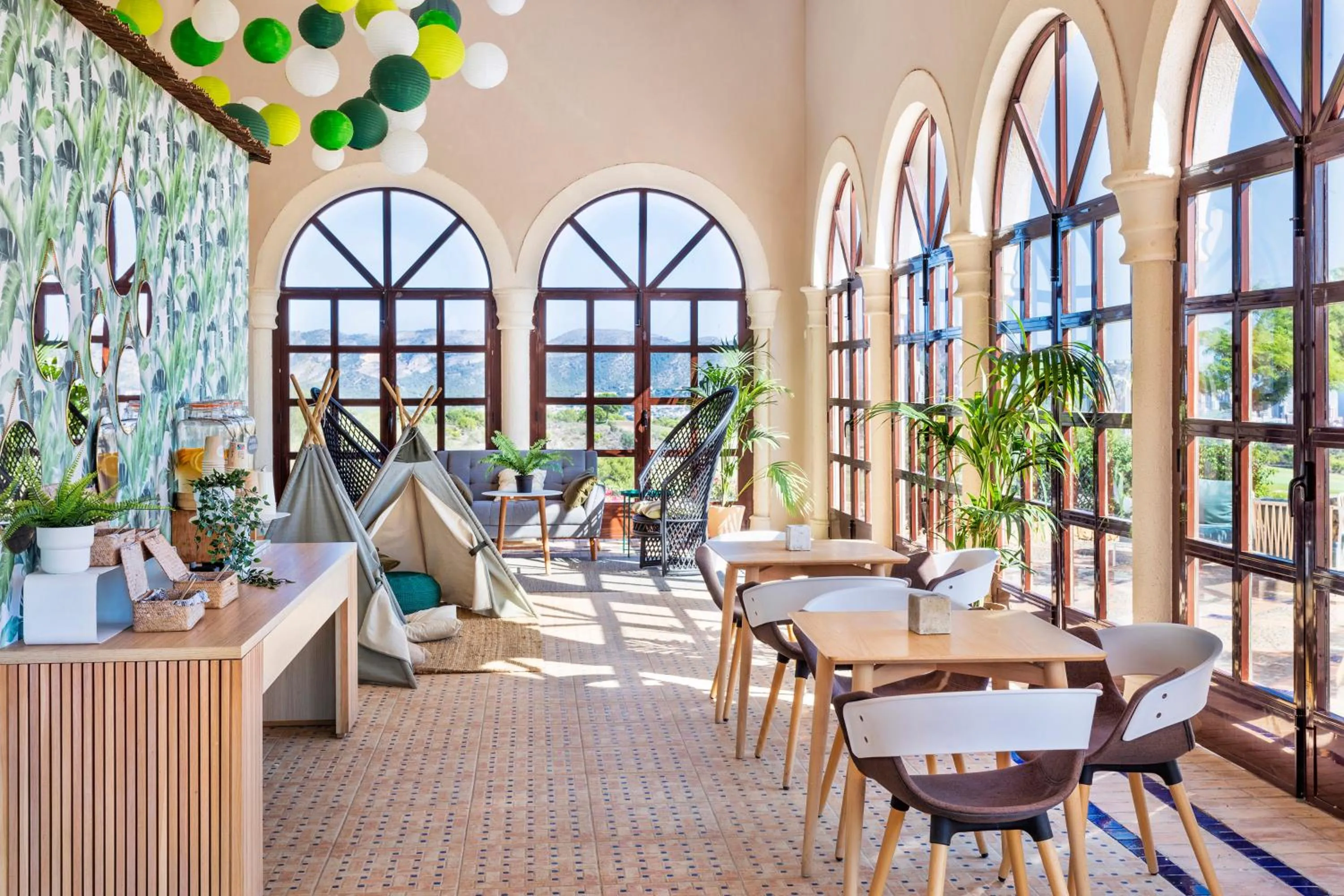 Family in The Level at Meliá Villaitana