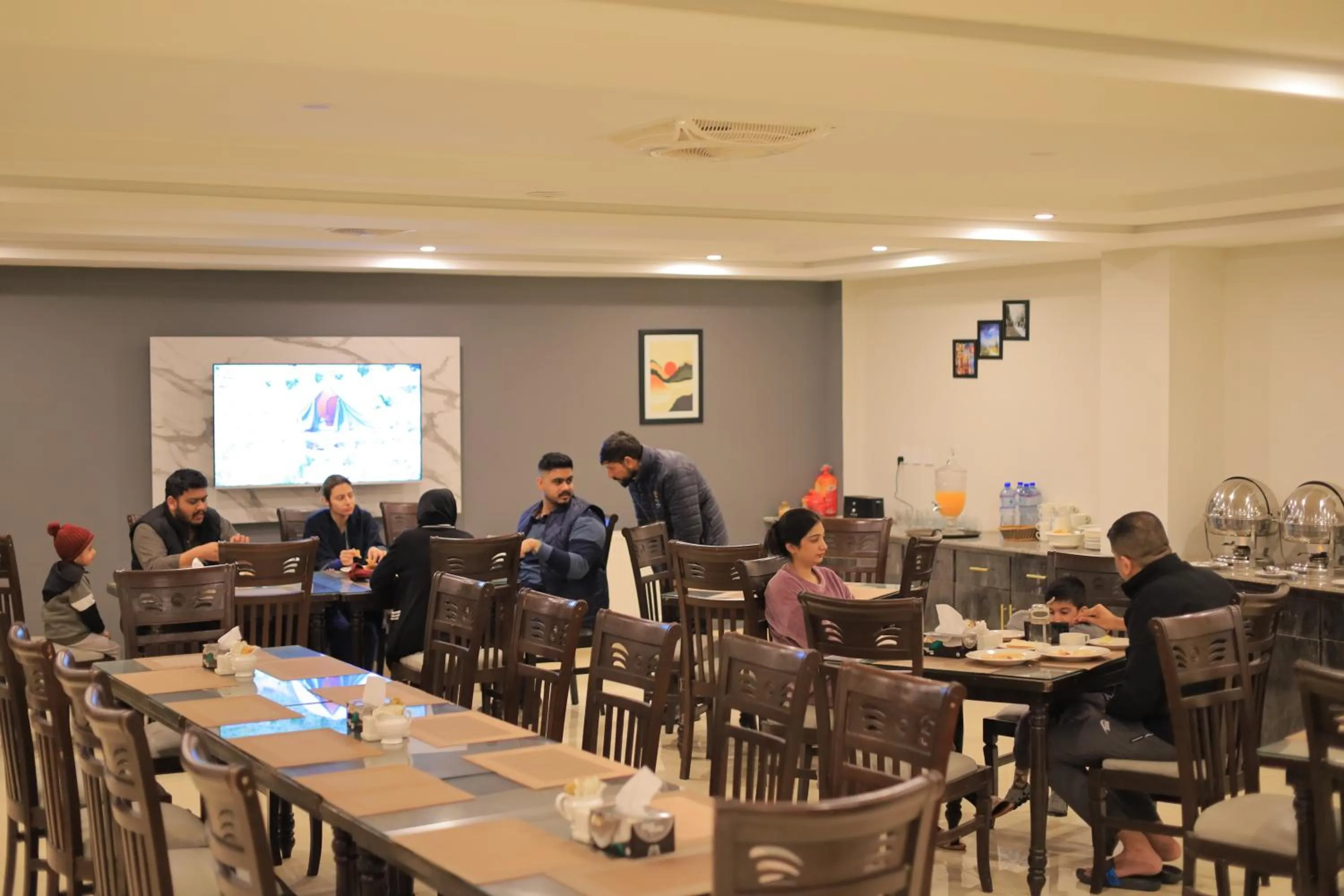 Restaurant/places to eat in Destination Hotel Murree