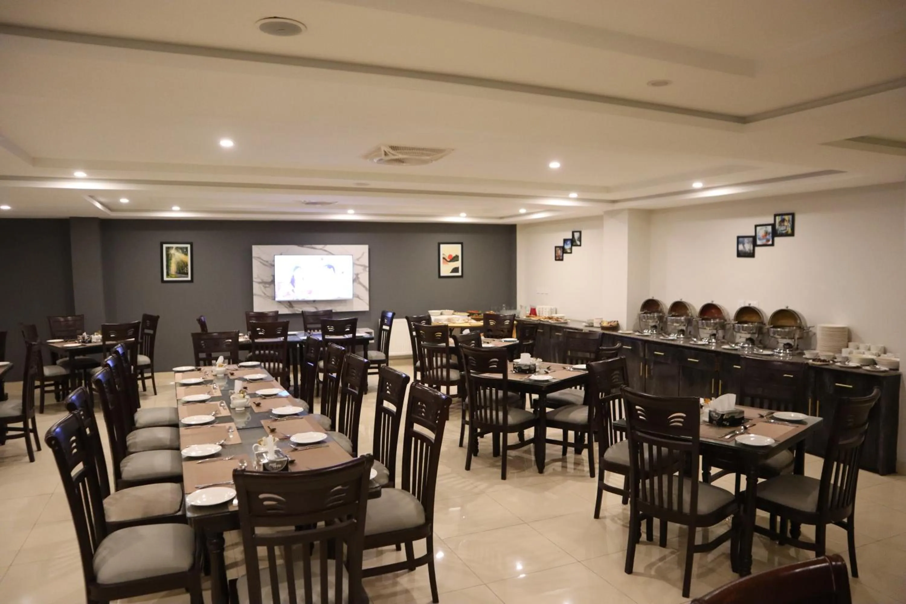 Restaurant/places to eat in Destination Hotel Murree