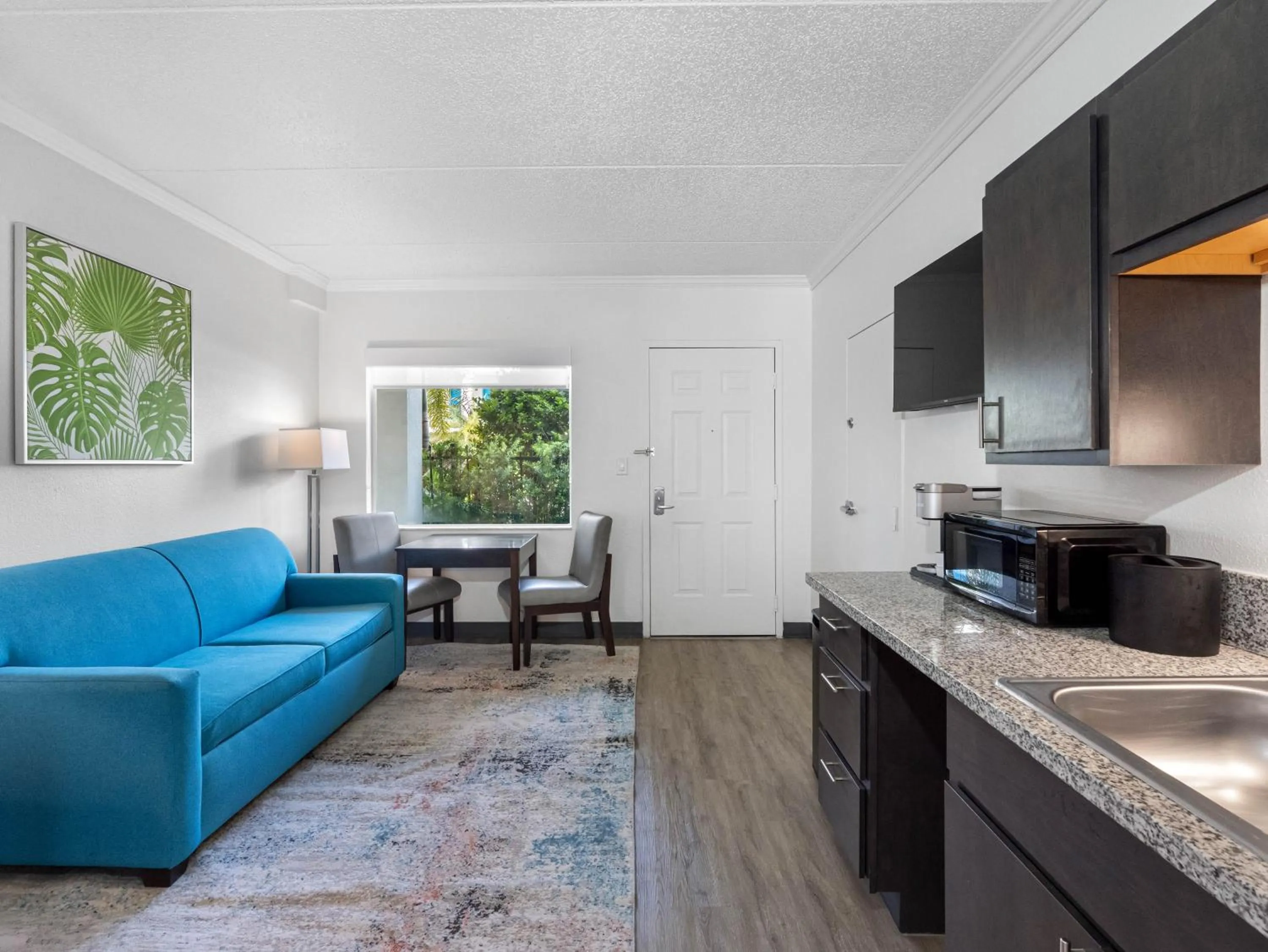 Living room in OASIS BAY SUITES, Tampa, Busch Gardens, USF