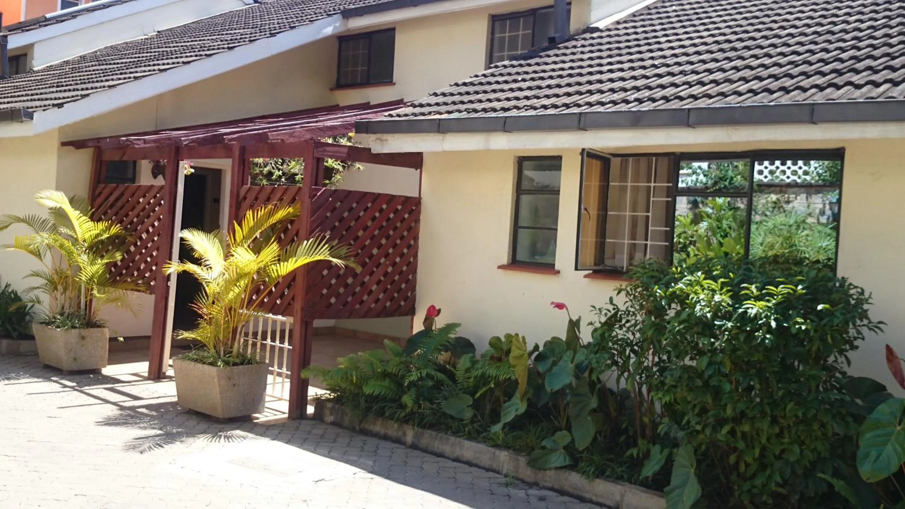 Day in Hotel Riverview Westlands