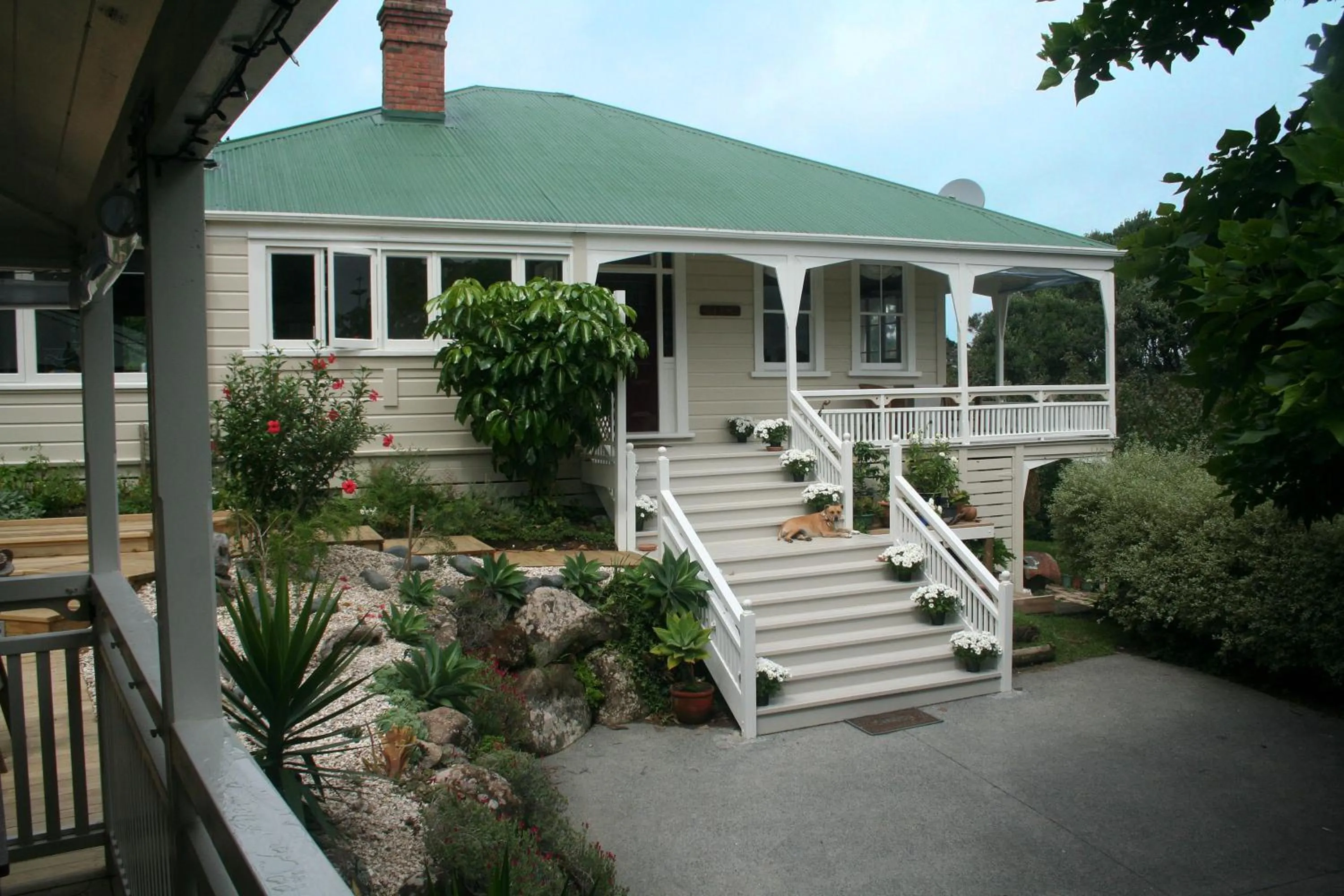 Facade/entrance in Villa Russell