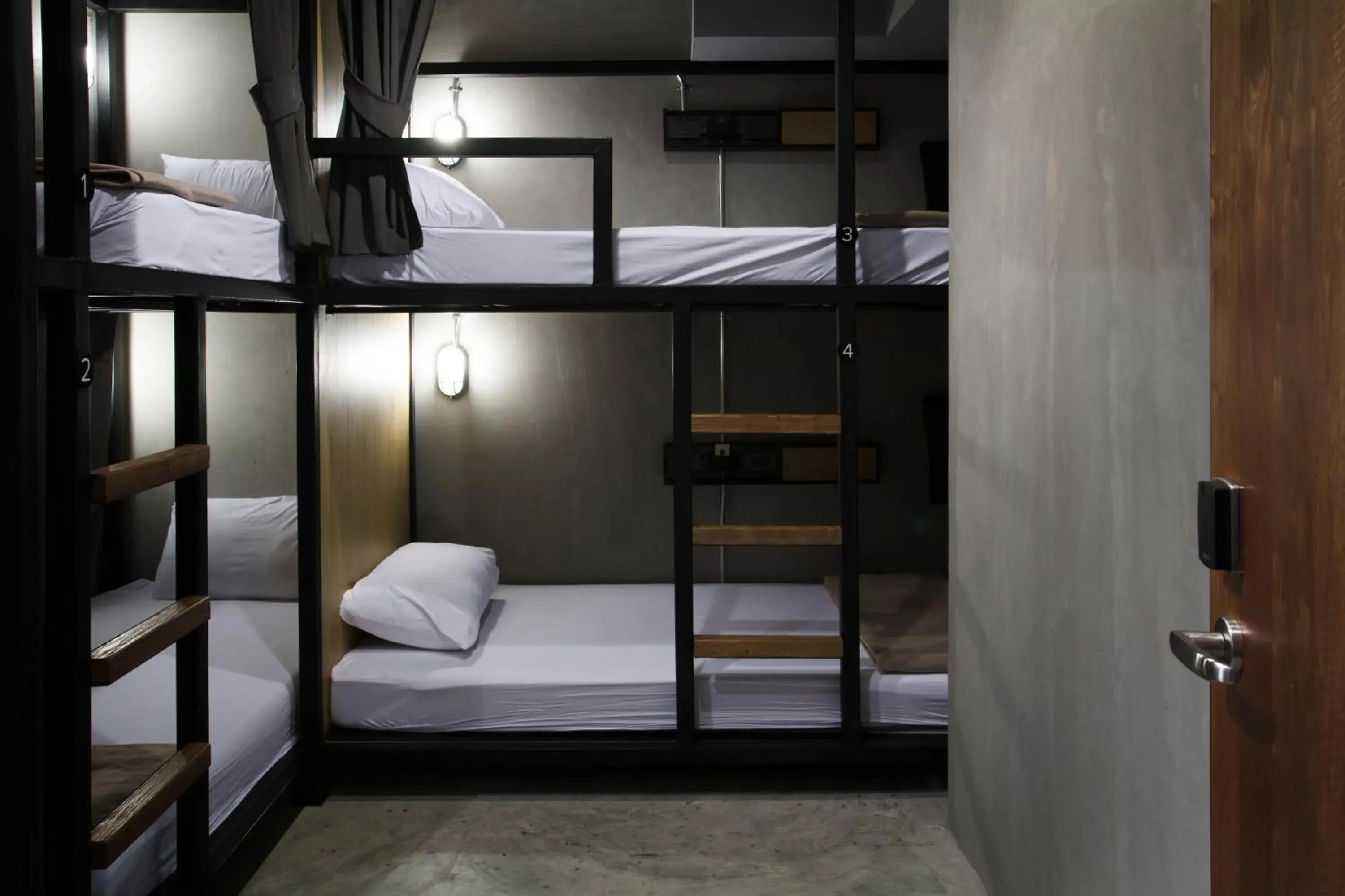 Bunk Bed in 4-Bed Mixed Dormitory Room - No Window in BED STATION Hostel Ratchthewi Bunk Bed in 4-Bed Mixed Dormitory Room - No Window in BED STATION Hostel Ratchthewi