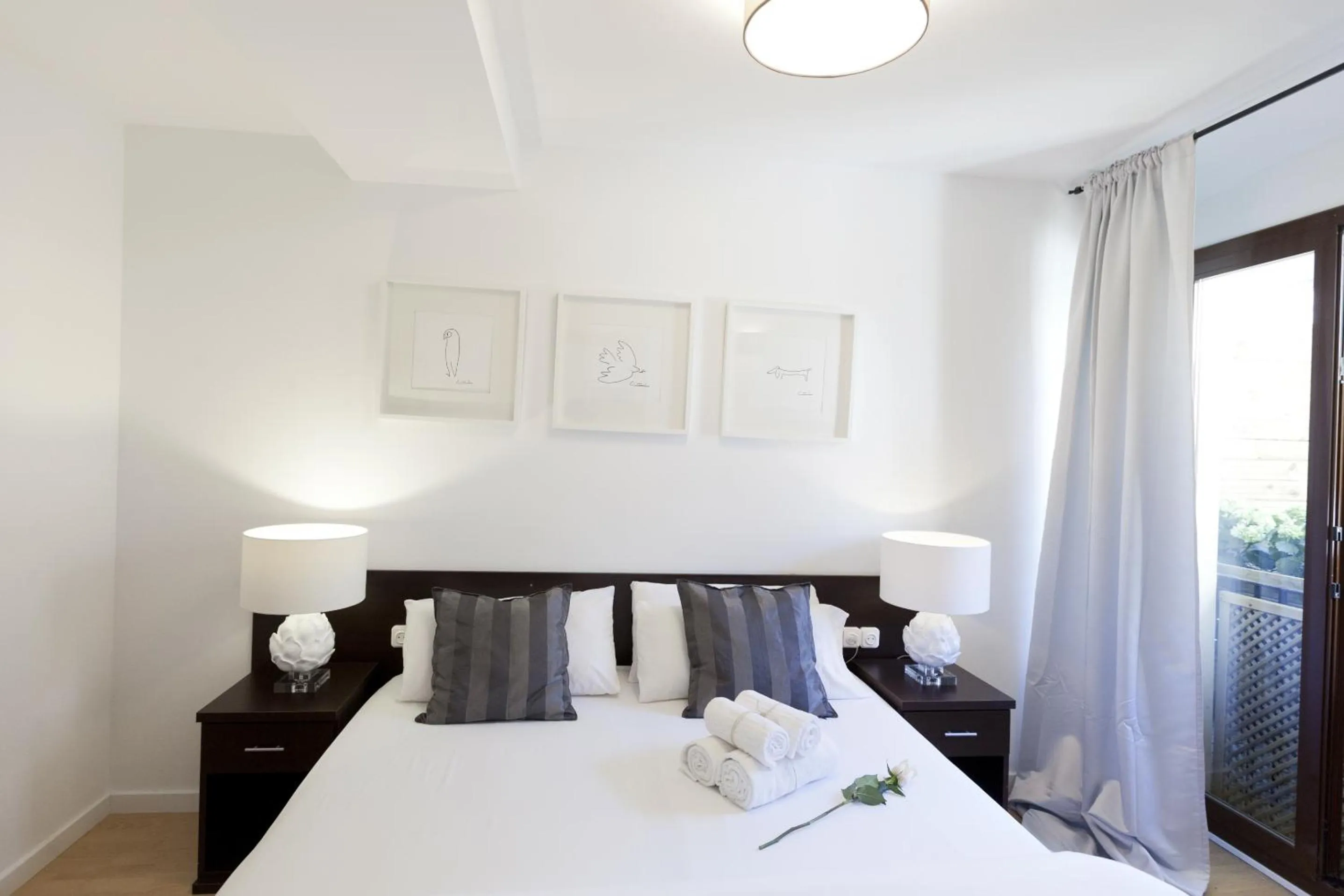 Bed in Happy Apartments