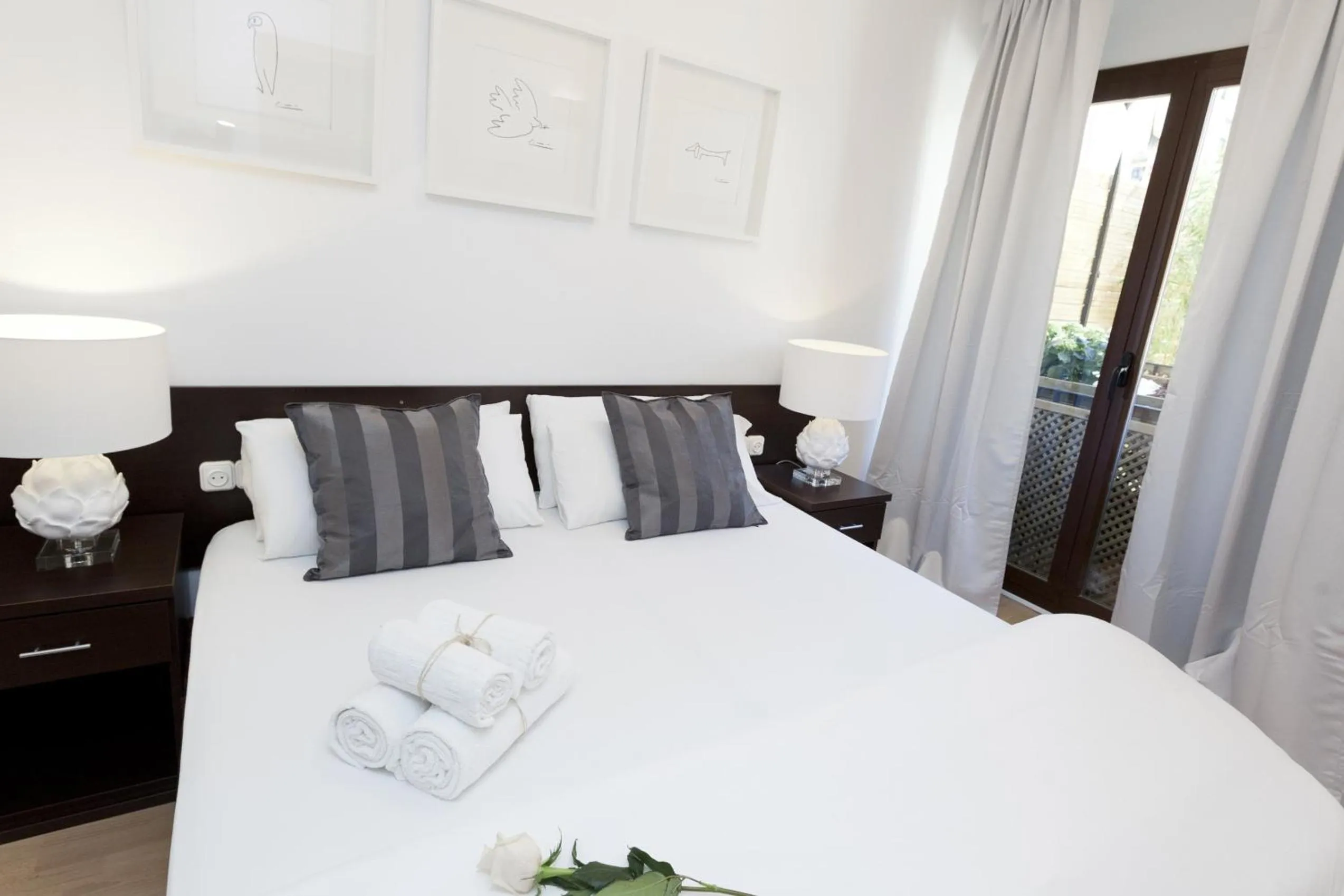 Bed in Happy Apartments