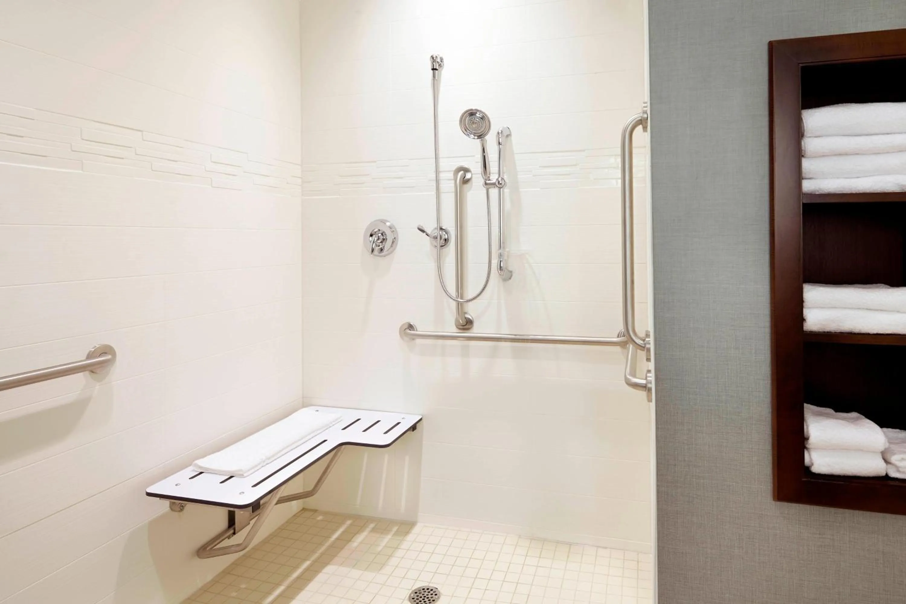 Bathroom in Residence Inn by Marriott Columbus Dublin