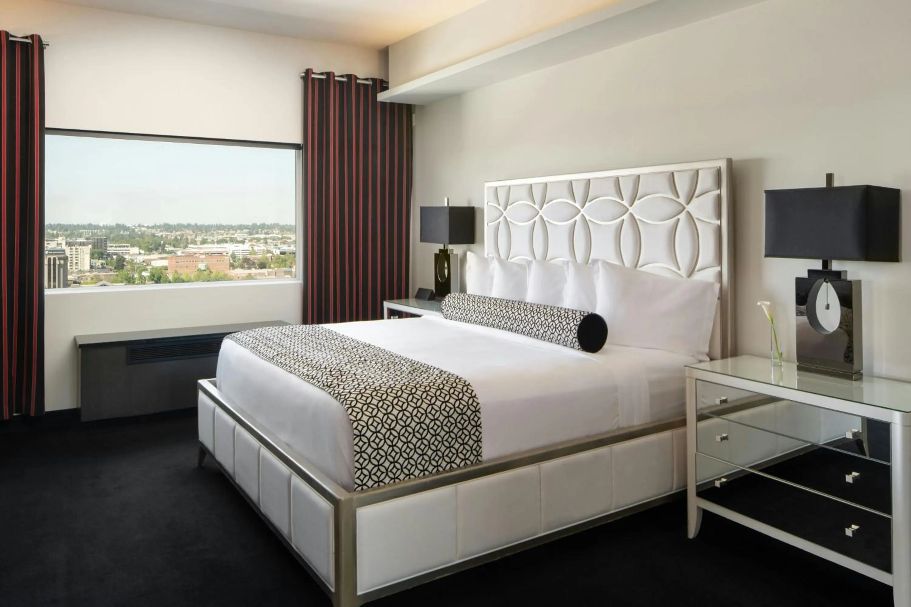 Bedroom, Bed in The Davenport Grand, Autograph Collection