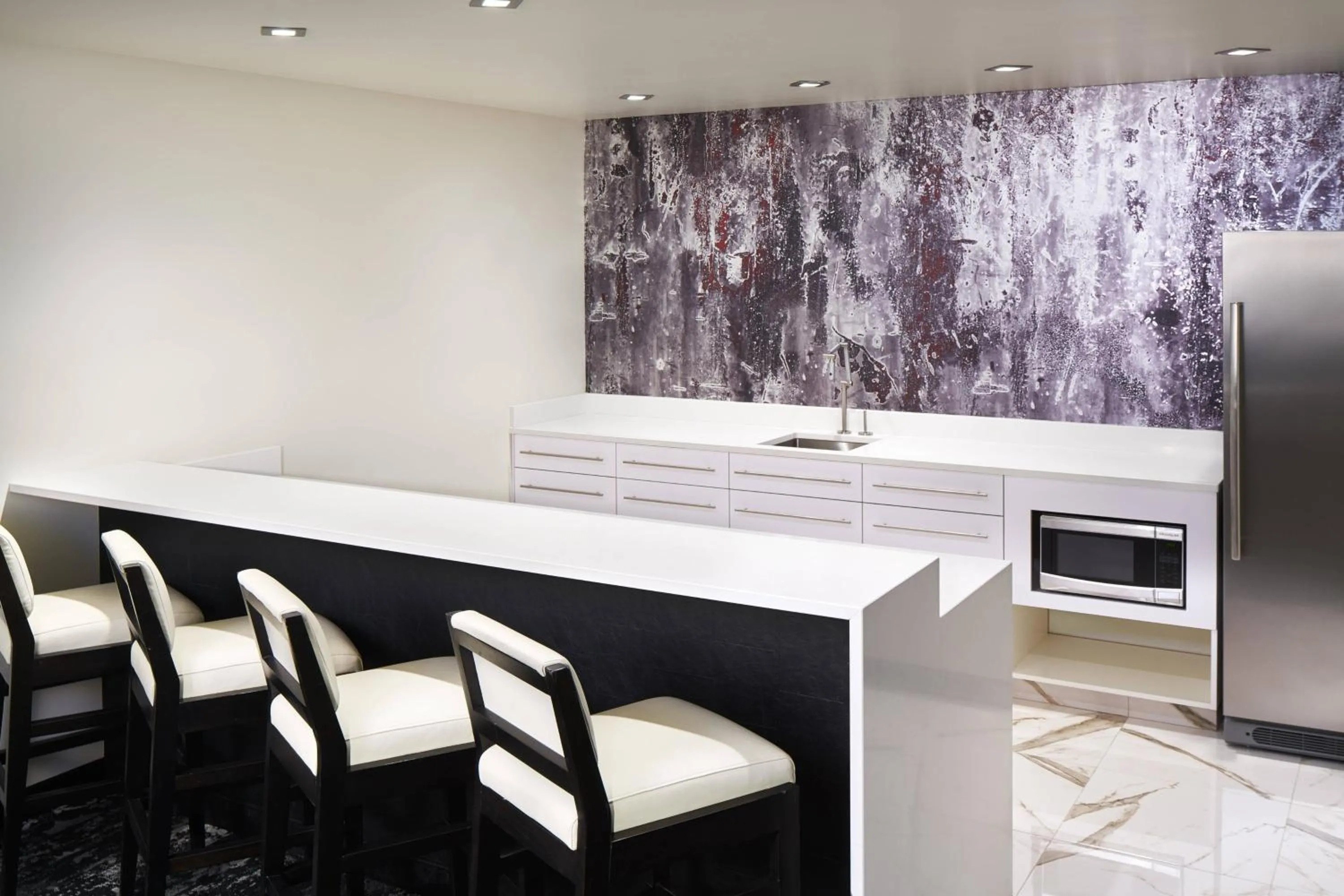 Kitchen or kitchenette in The Davenport Grand, Autograph Collection