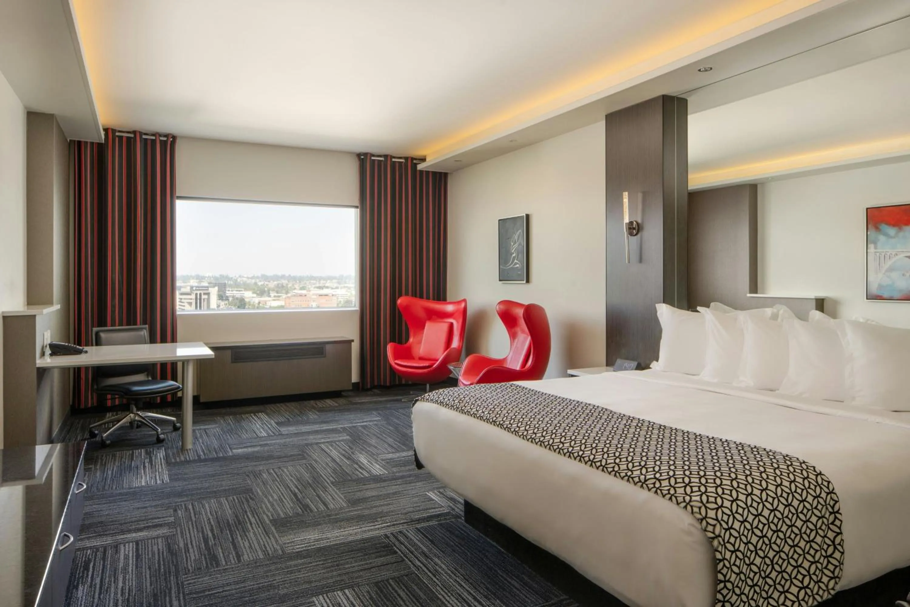 King Room with Roll-in Shower - Mobility Accessible in The Davenport Grand, Autograph Collection