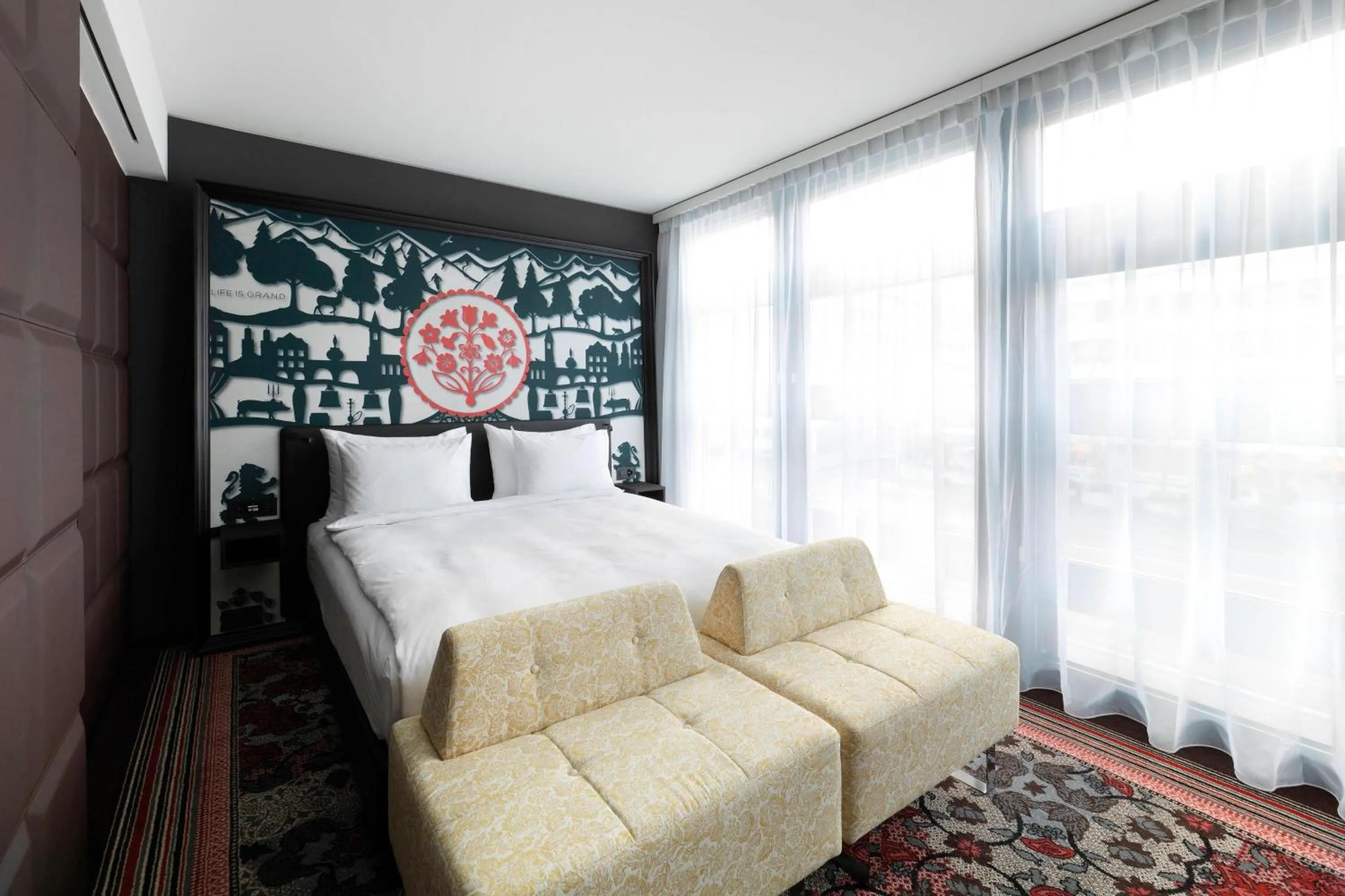 Photo of the whole room, Bed in Kameha Grand Zurich, Autograph Collection