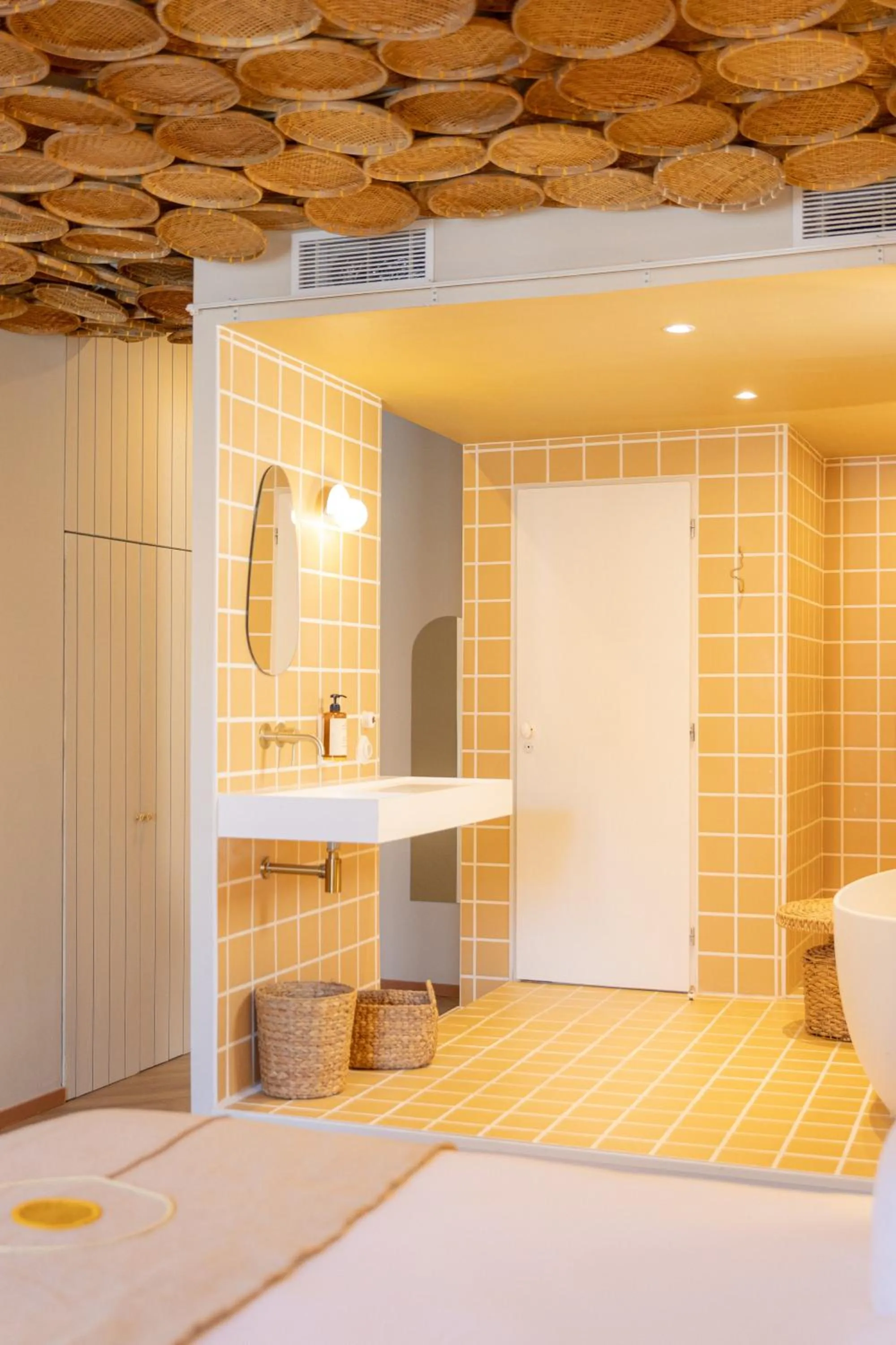 Bathroom, Bed in Hotel M Soleil - Montpellier Centre Saint Roch