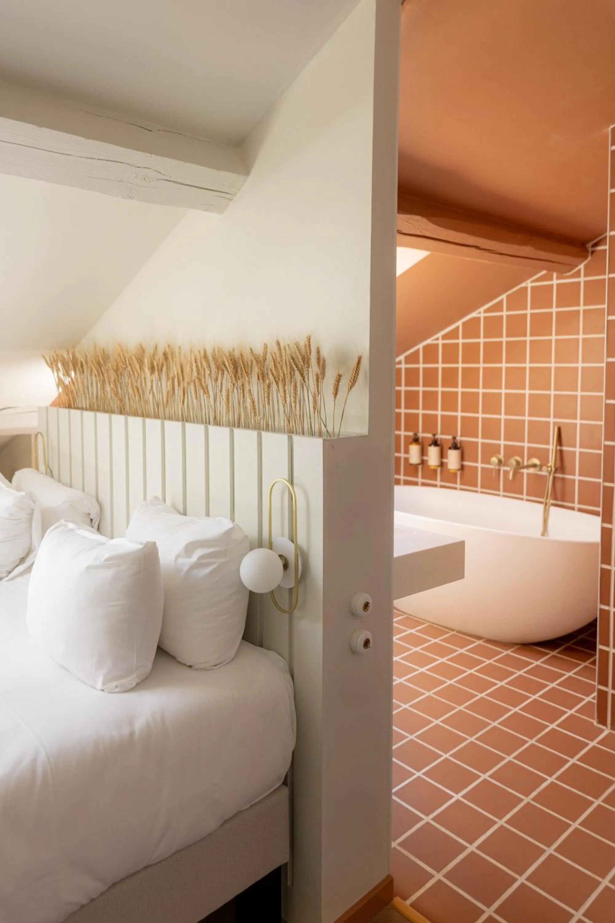 Bathroom, Bed in Hotel M Soleil - Montpellier Centre Saint Roch