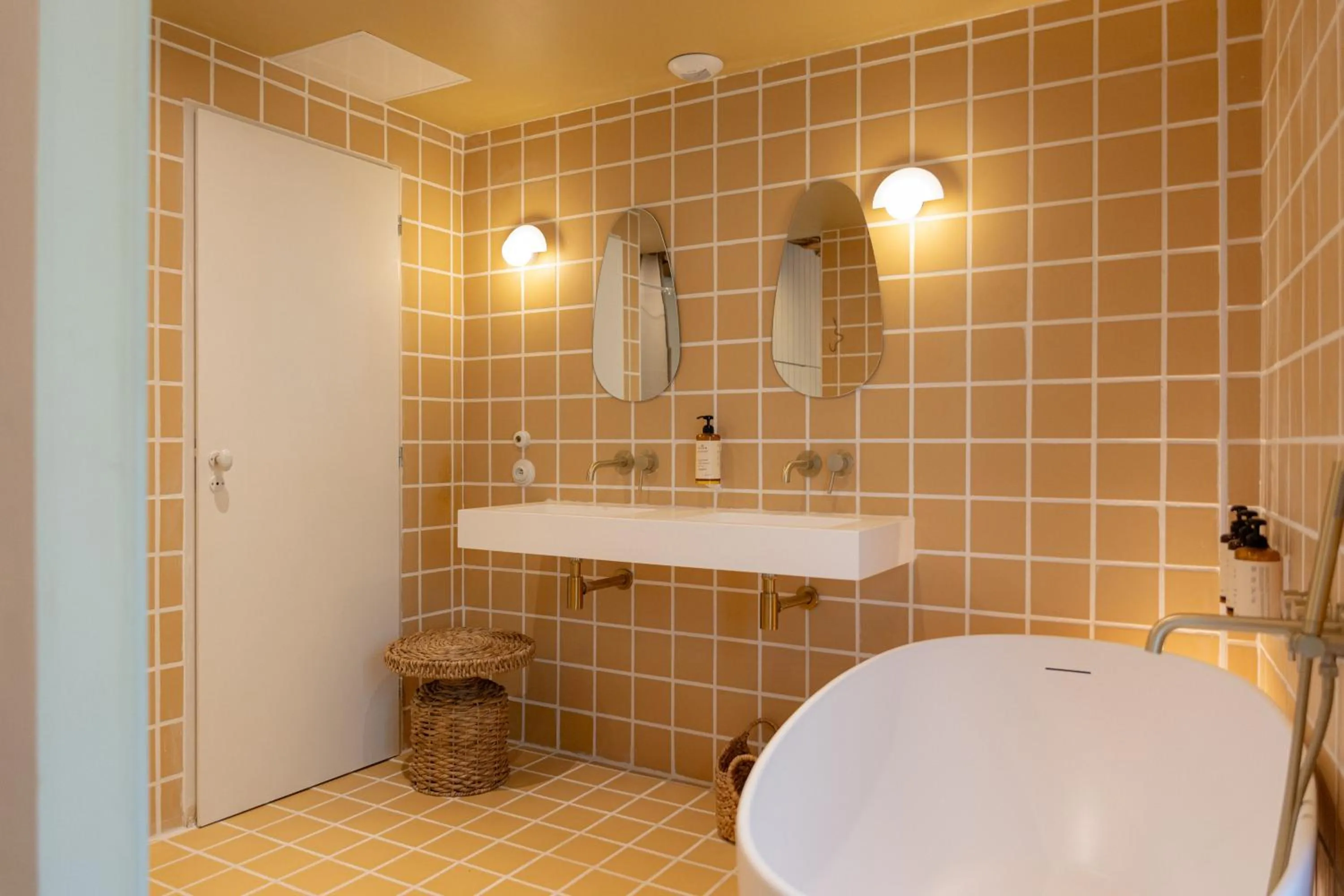 Bathroom in Hotel M Soleil - Montpellier Centre Saint Roch