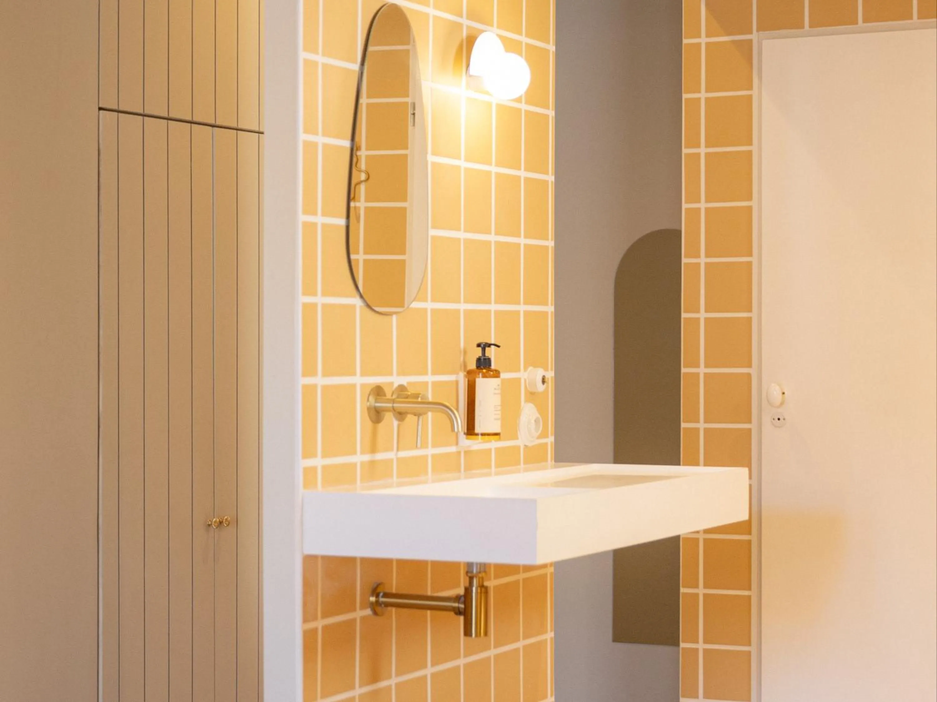 Bathroom in Hotel M Soleil - Montpellier Centre Saint Roch