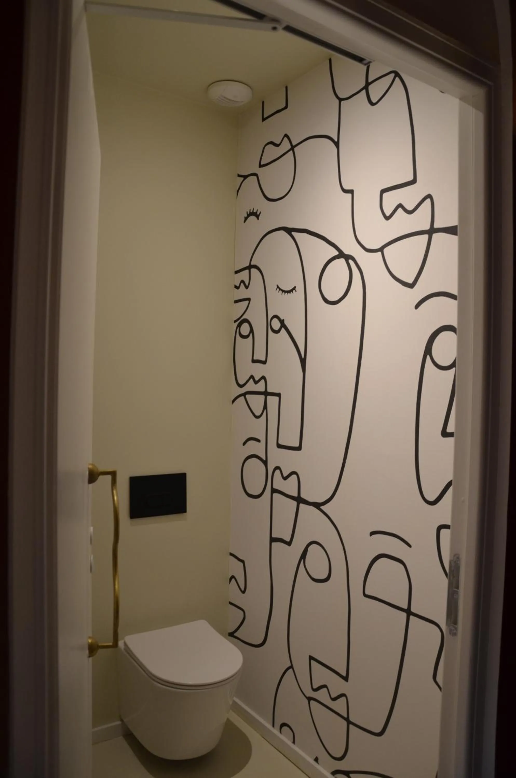 Toilet in Hotel Maison Soleil