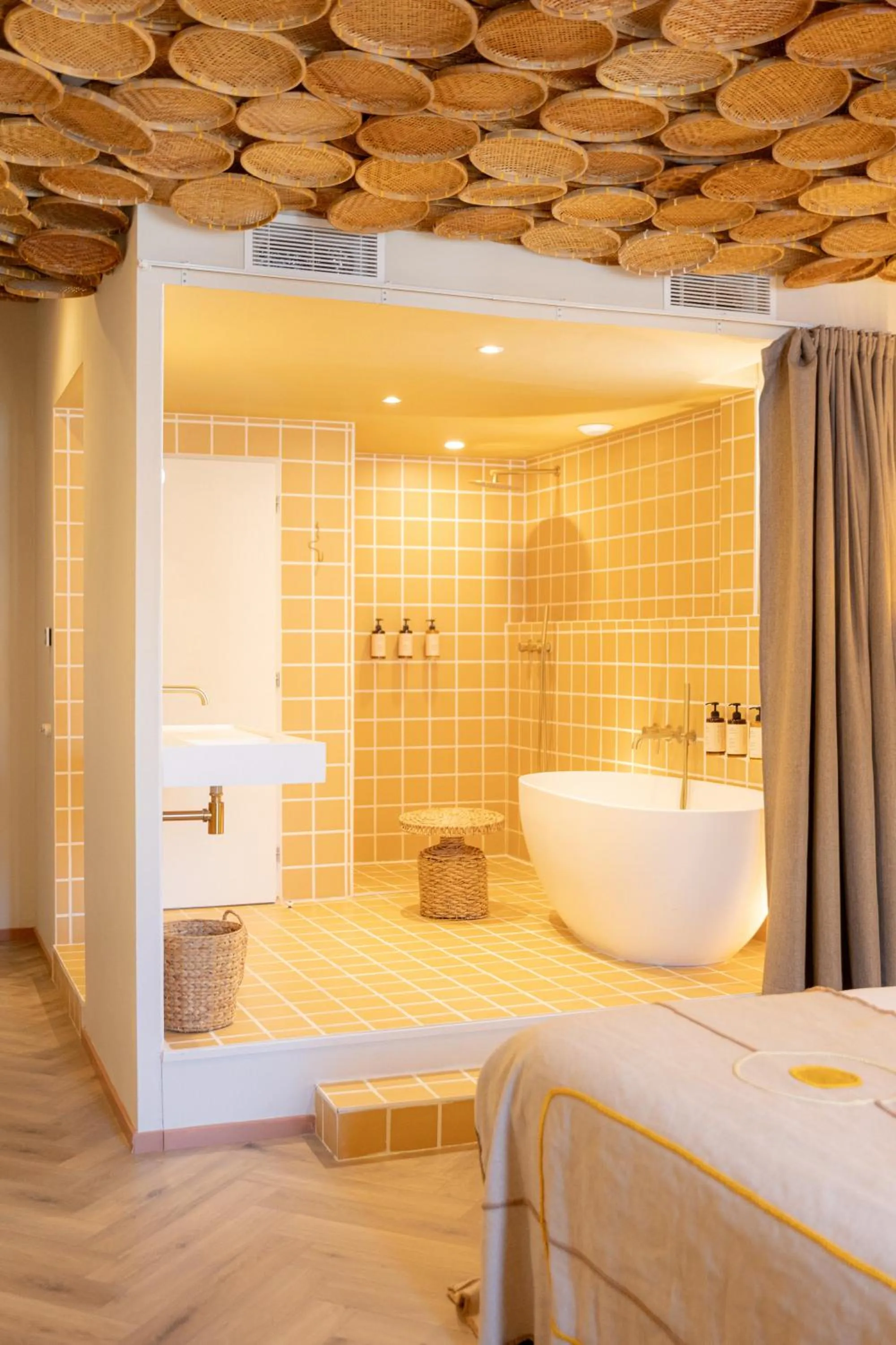 Bathroom, Bed in Hotel M Soleil - Montpellier Centre Saint Roch