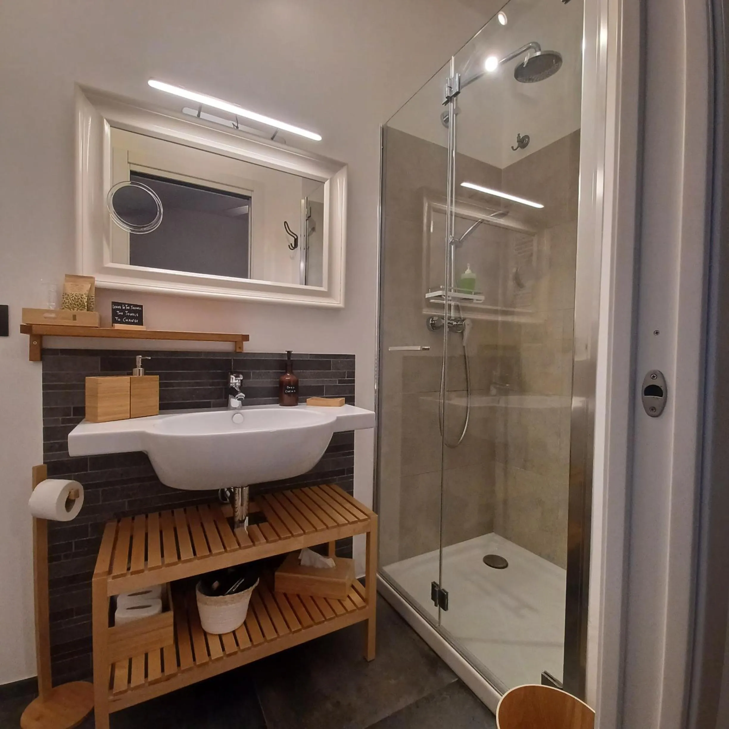 Shower in Le Clementine B&B