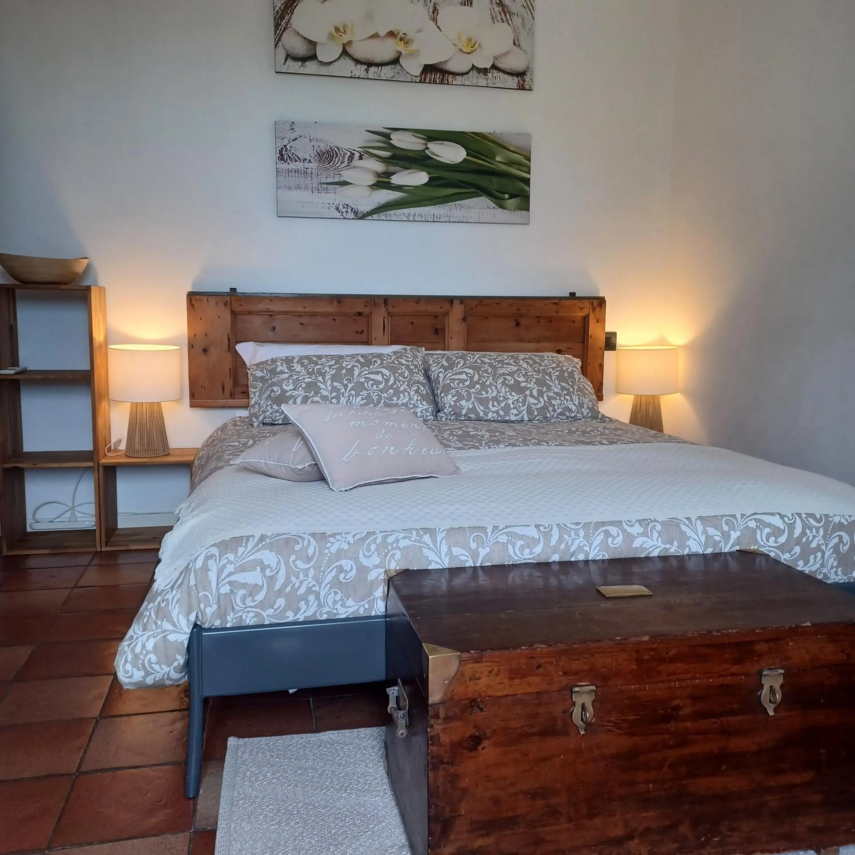 Decorative detail, Bed in Le Clementine B&B