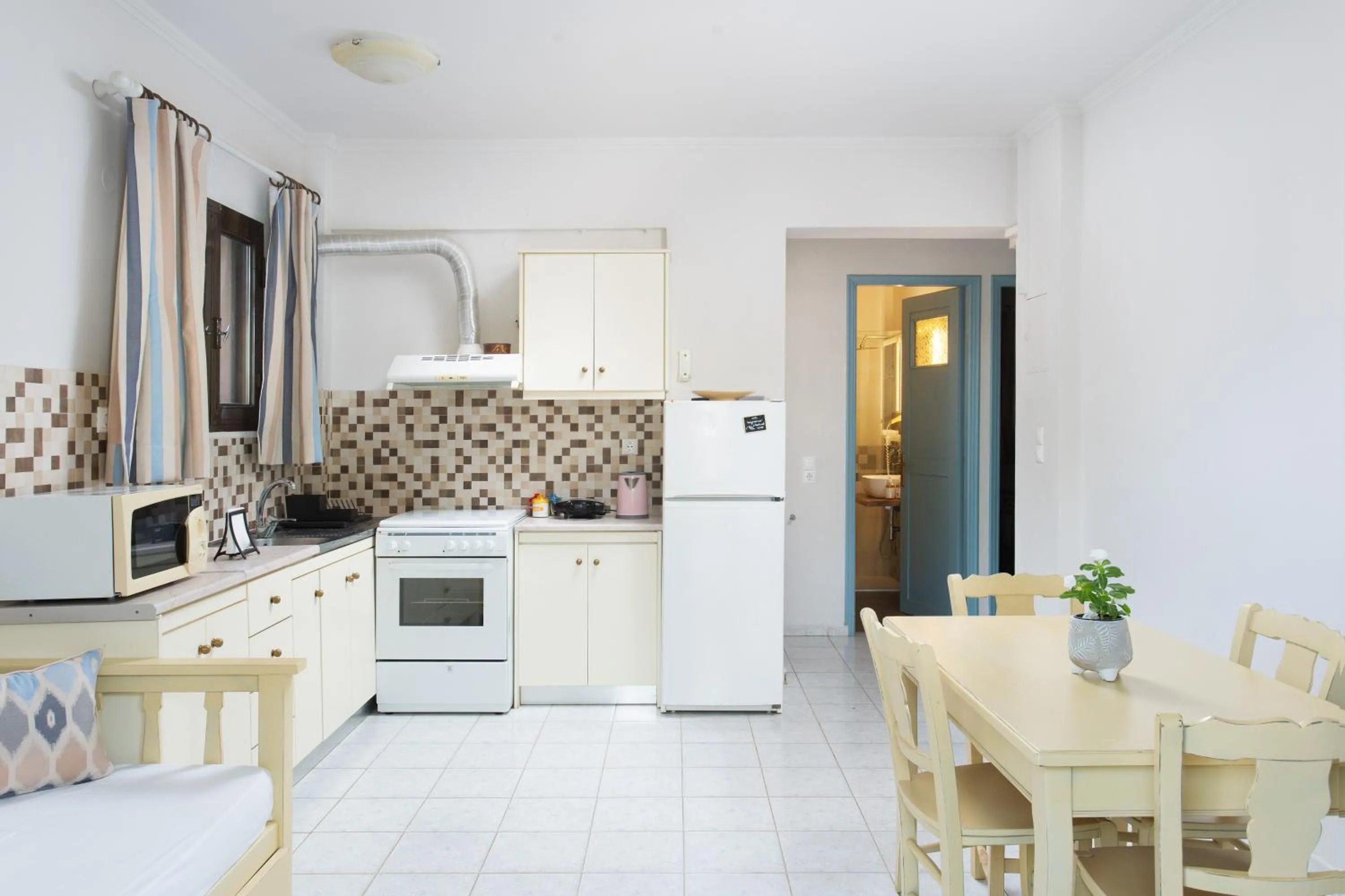 Kitchen or kitchenette in Monemvasia Green Apartments
