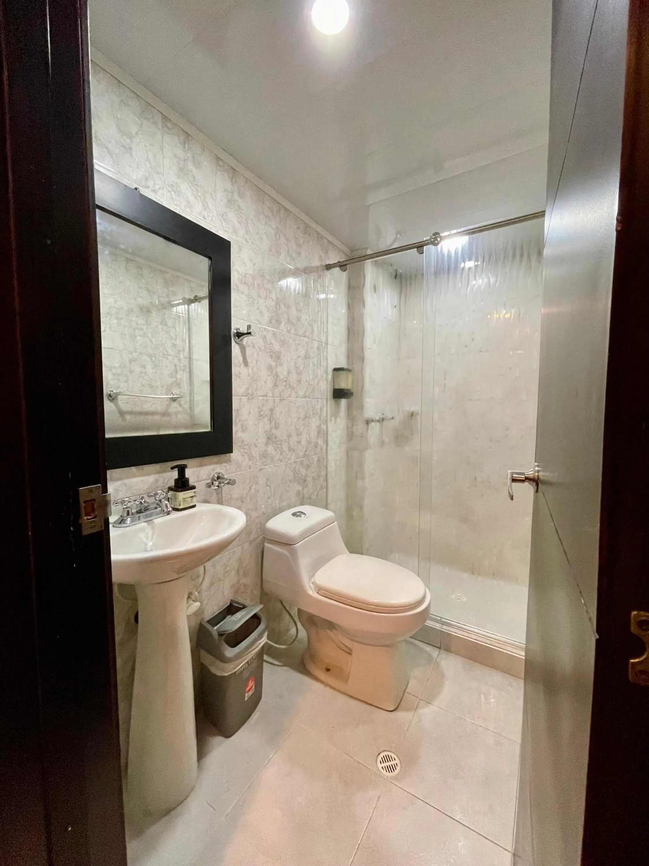 Shower in Hotel Embajada 44