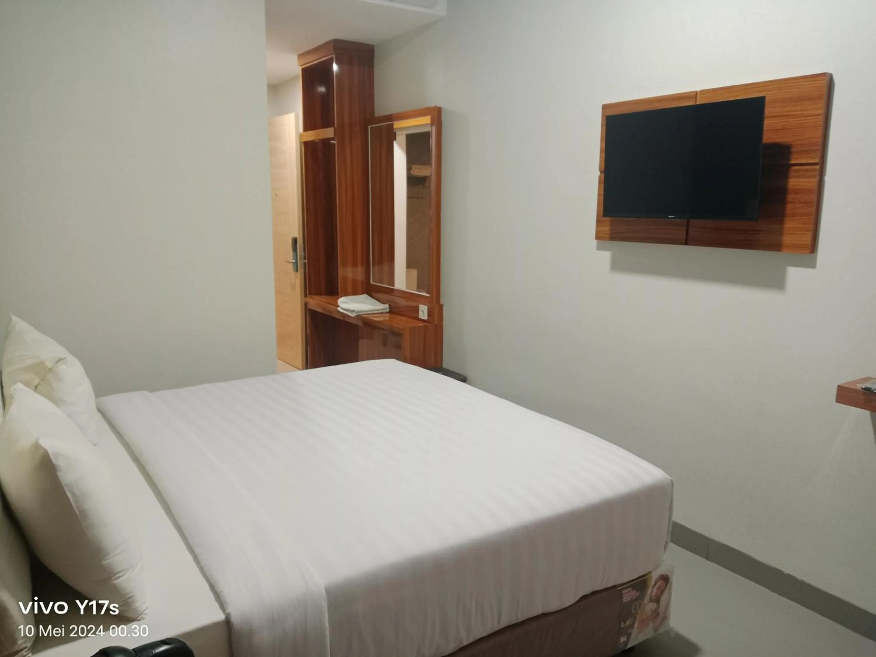 Bedroom, Bed in Grand Cahaya Hotel Pangandaran