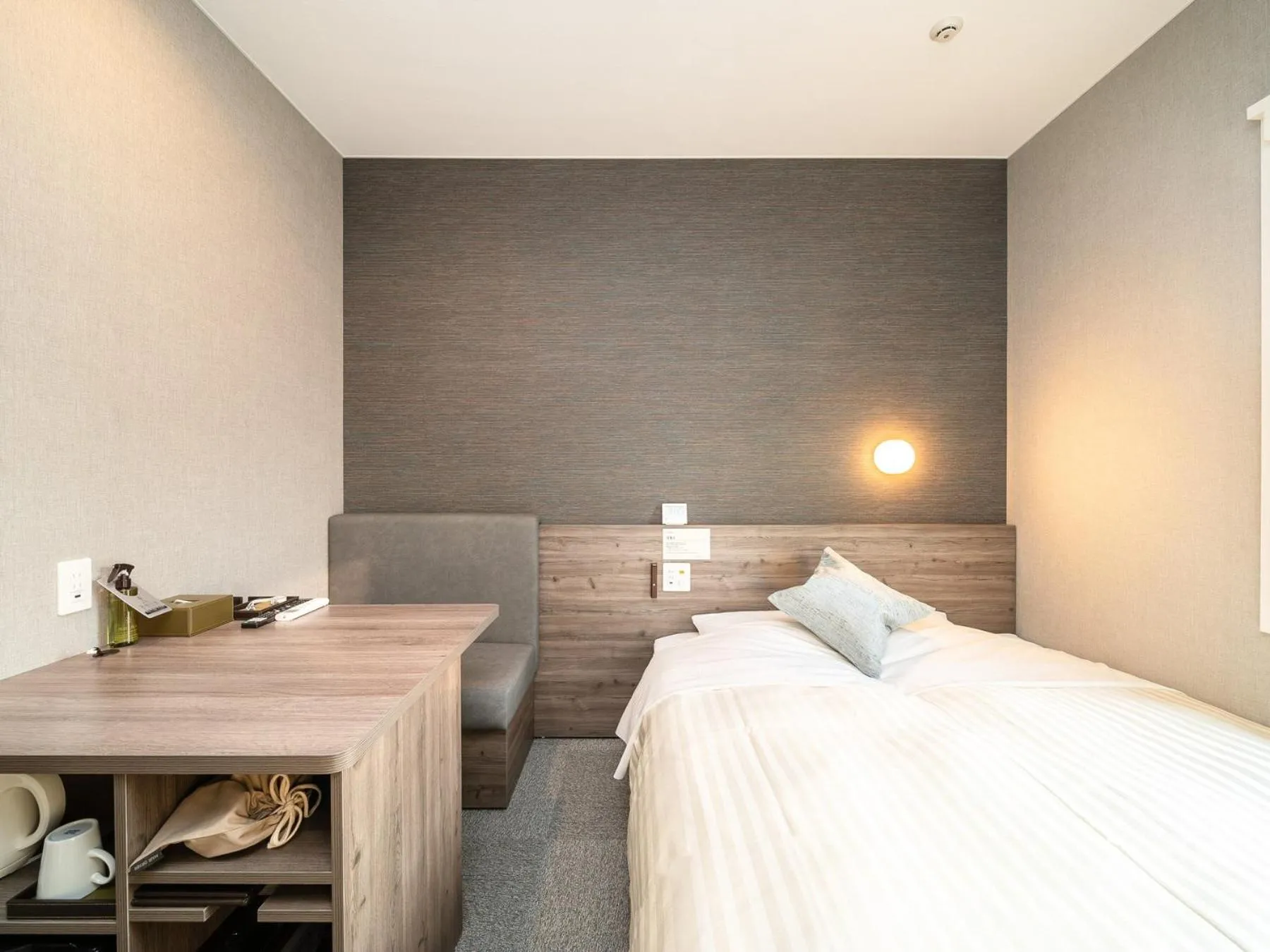 Bed in Super Hotel Premier Nagoya Sakuradoriguchi