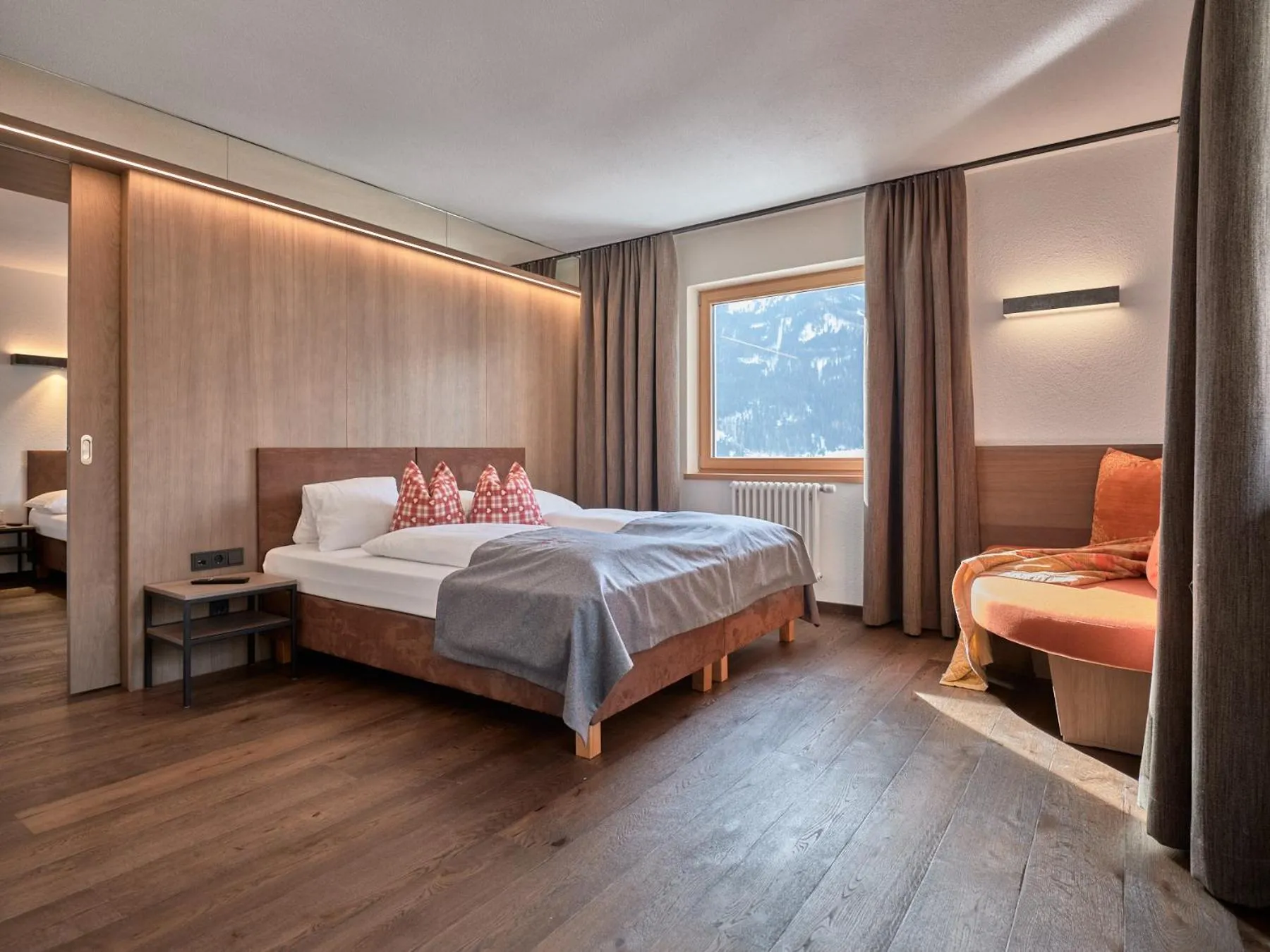 Bedroom, Bed in Panoramahotel Fliesserhof